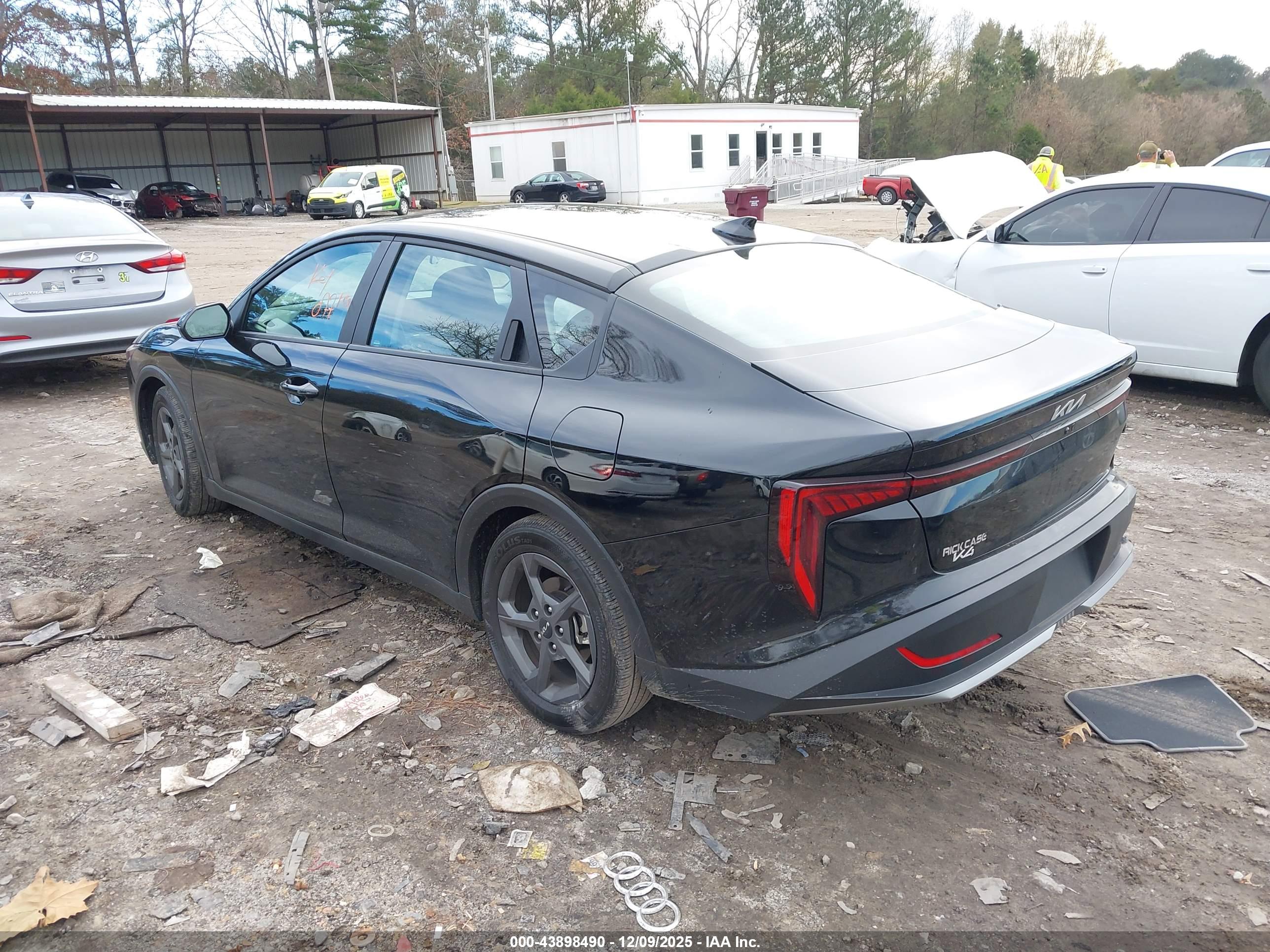KIA K4 image 3
