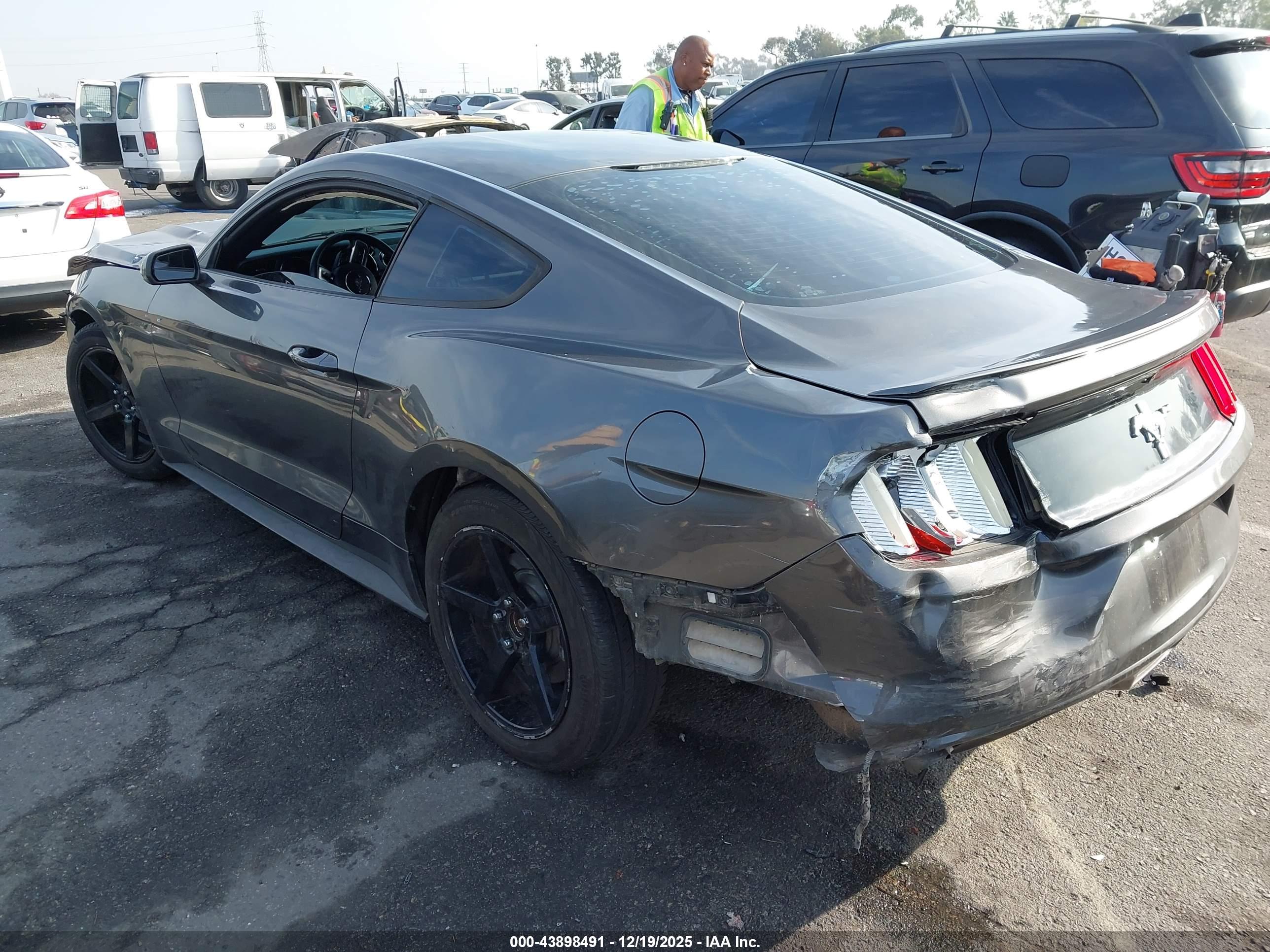 FORD MUSTANG image 3