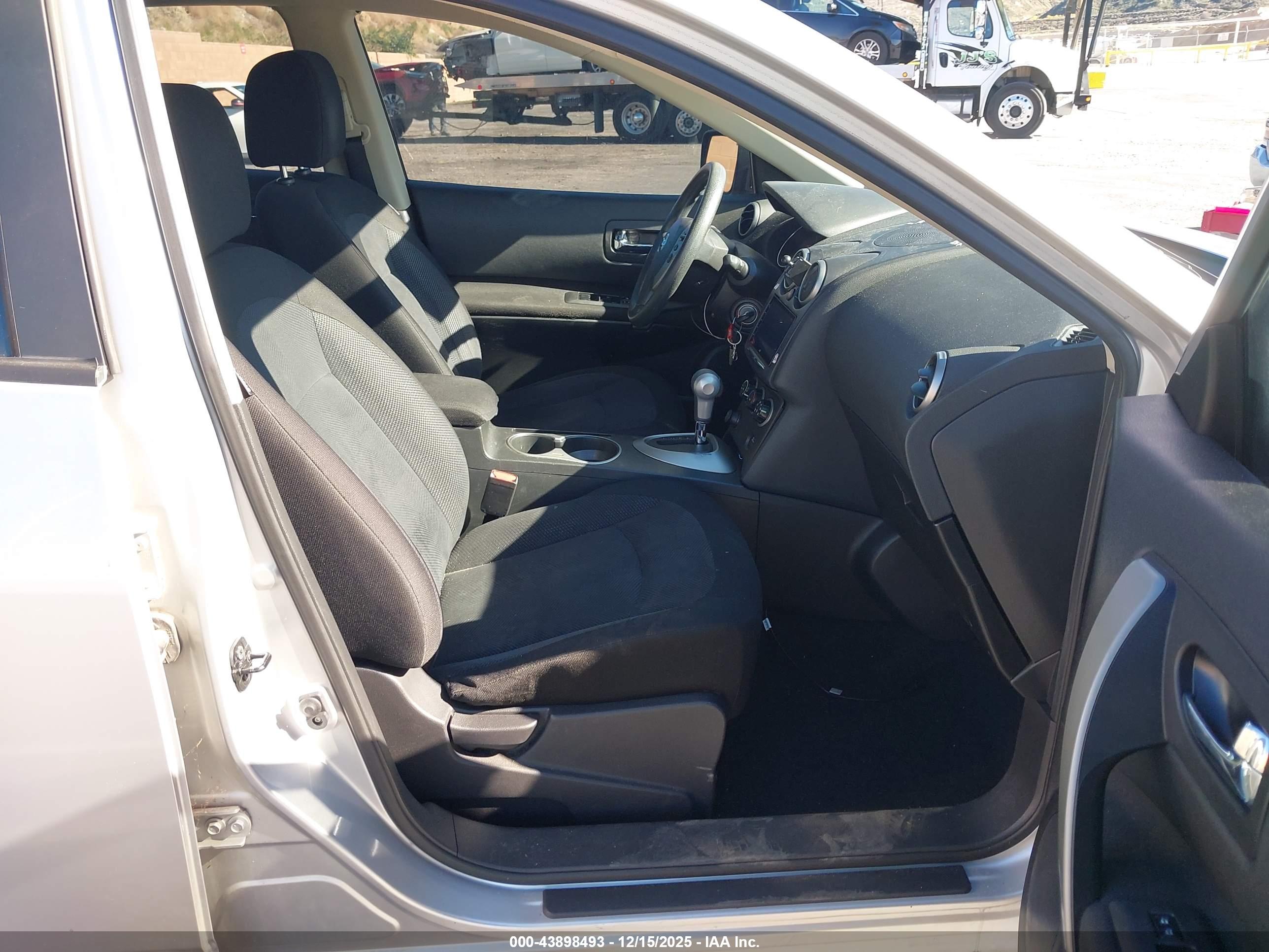 NISSAN ROGUE image 5