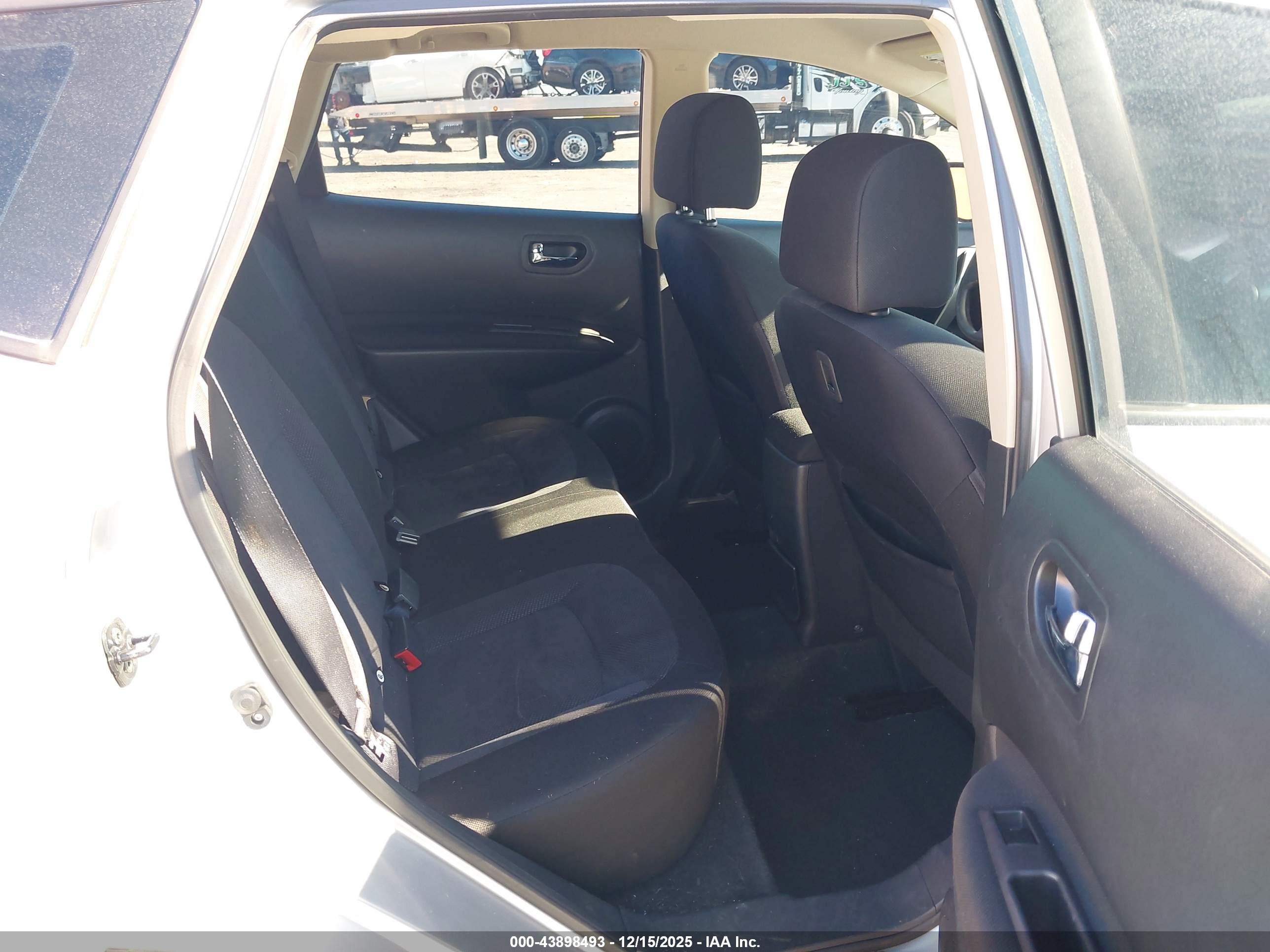 NISSAN ROGUE image 8