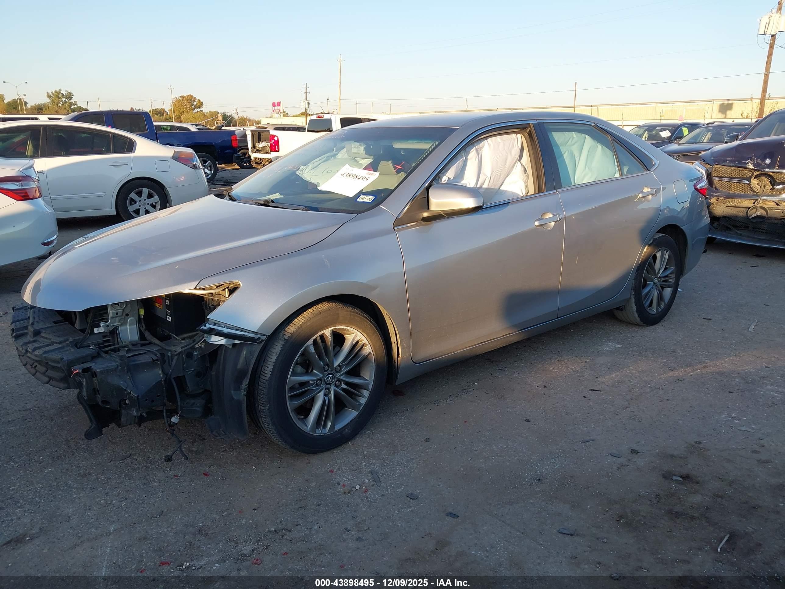 TOYOTA CAMRY image 2