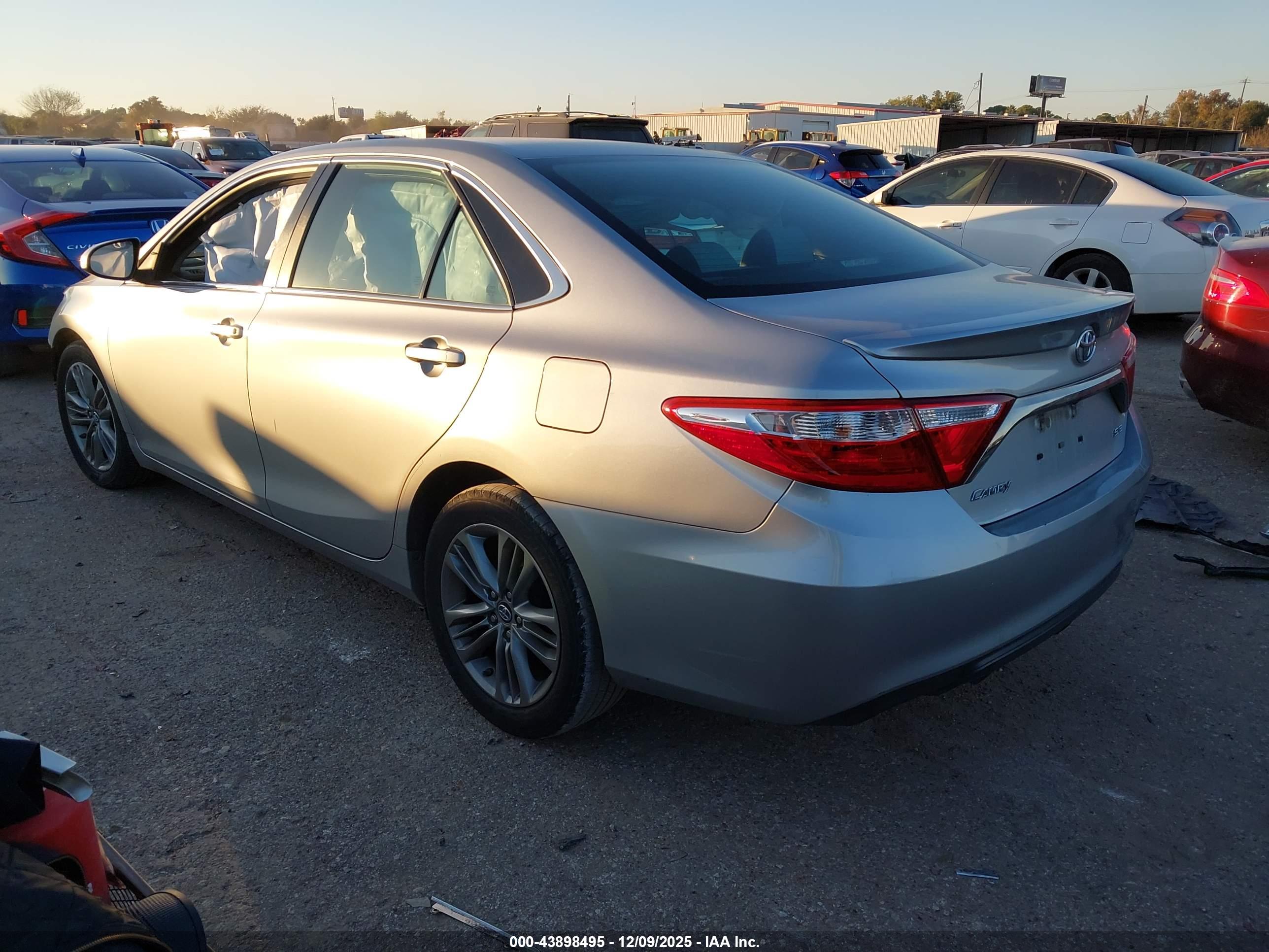 TOYOTA CAMRY image 3
