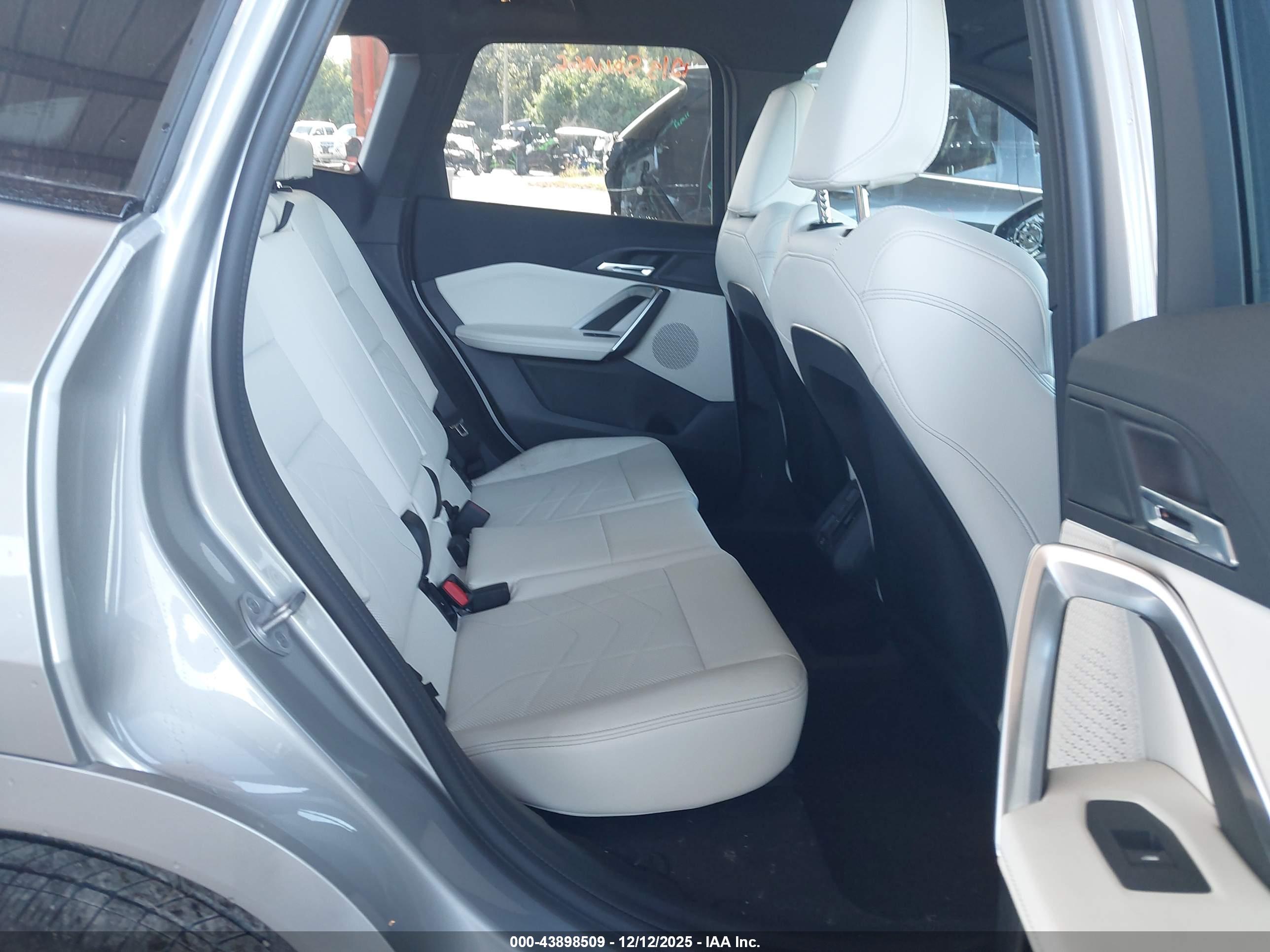 BMW X1 image 8