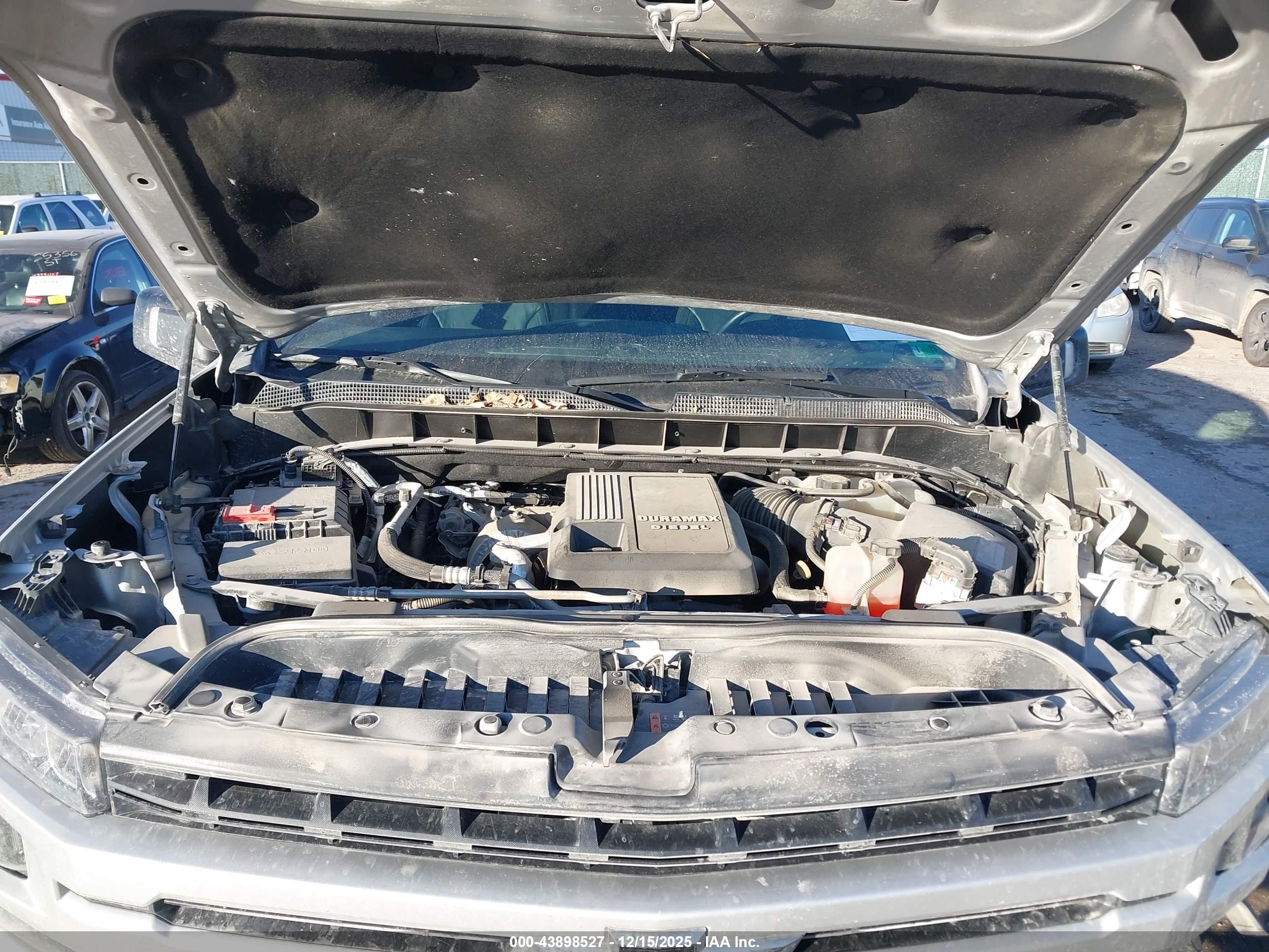 CHEVROLET SILVERADO image 10