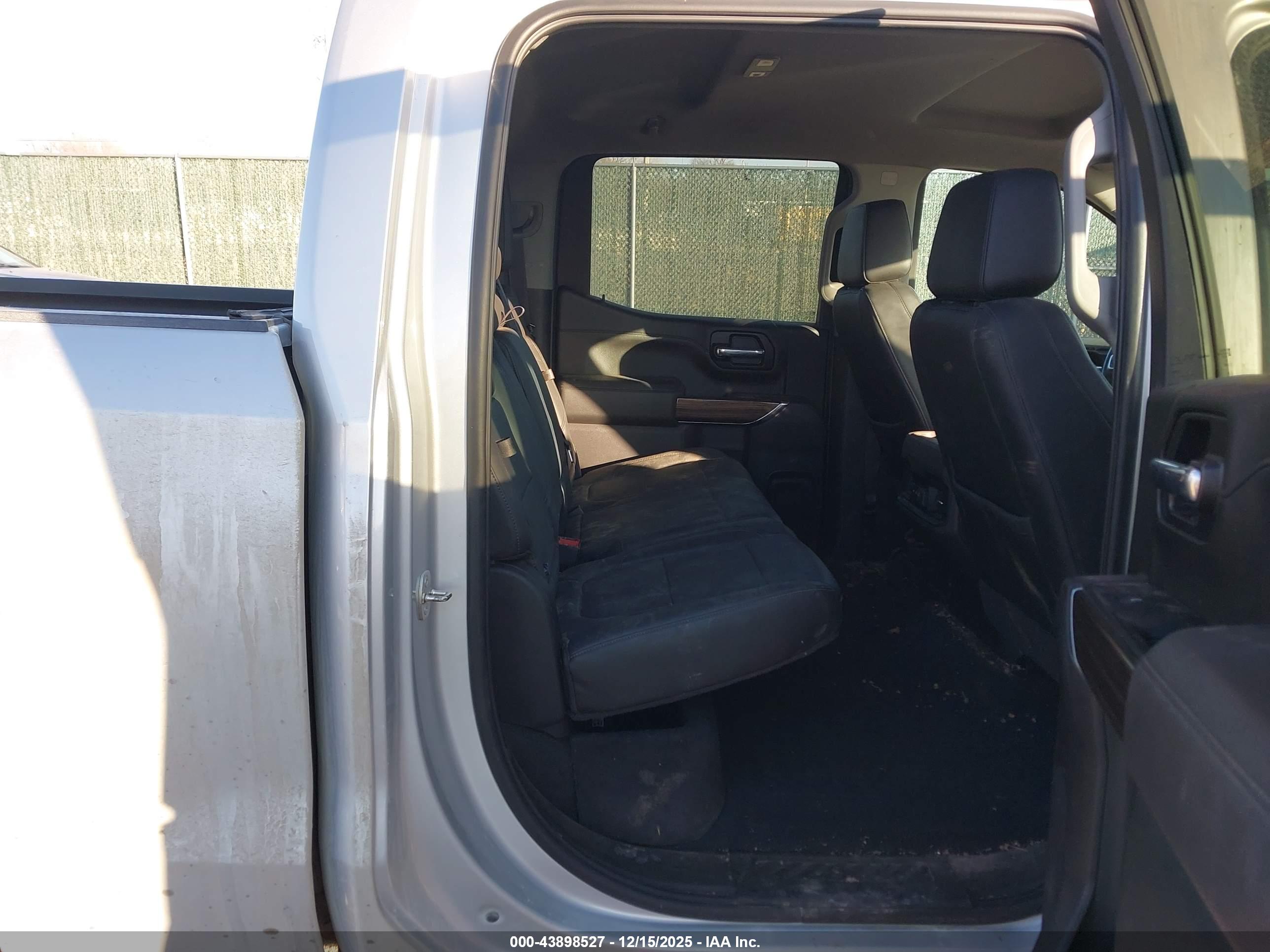 CHEVROLET SILVERADO image 8