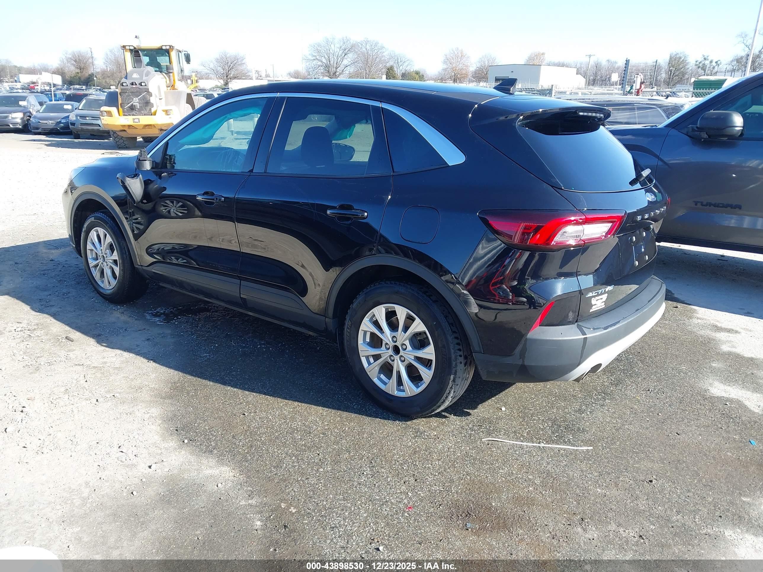 FORD ESCAPE image 3