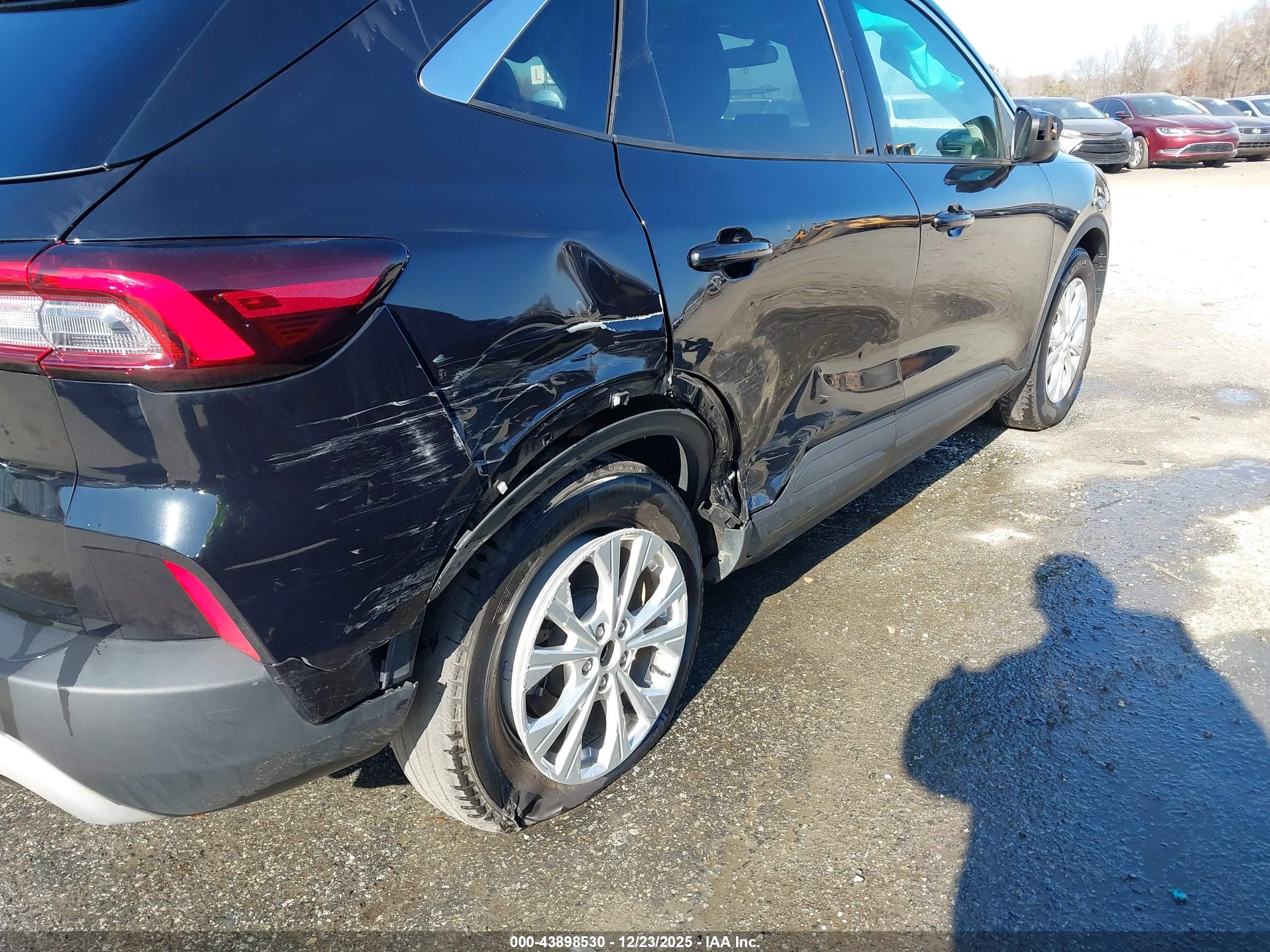 FORD ESCAPE image 6