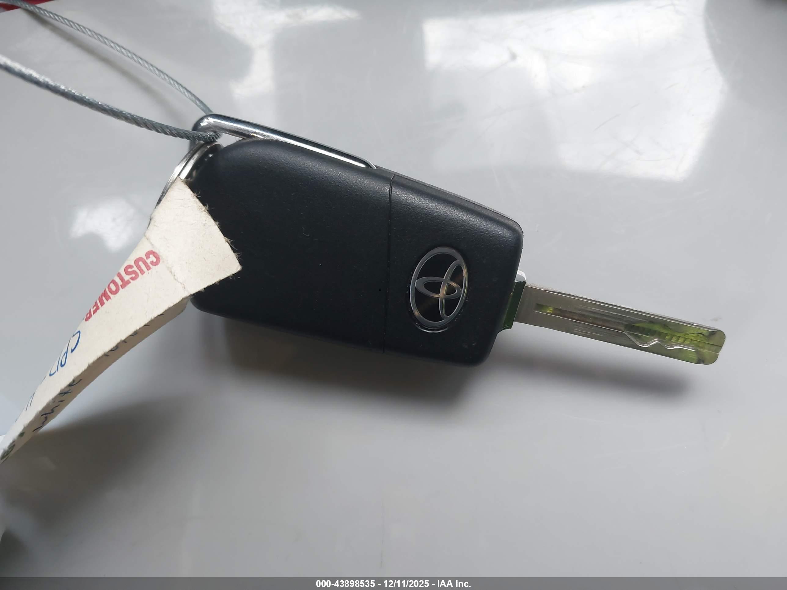 TOYOTA COROLLA image 11