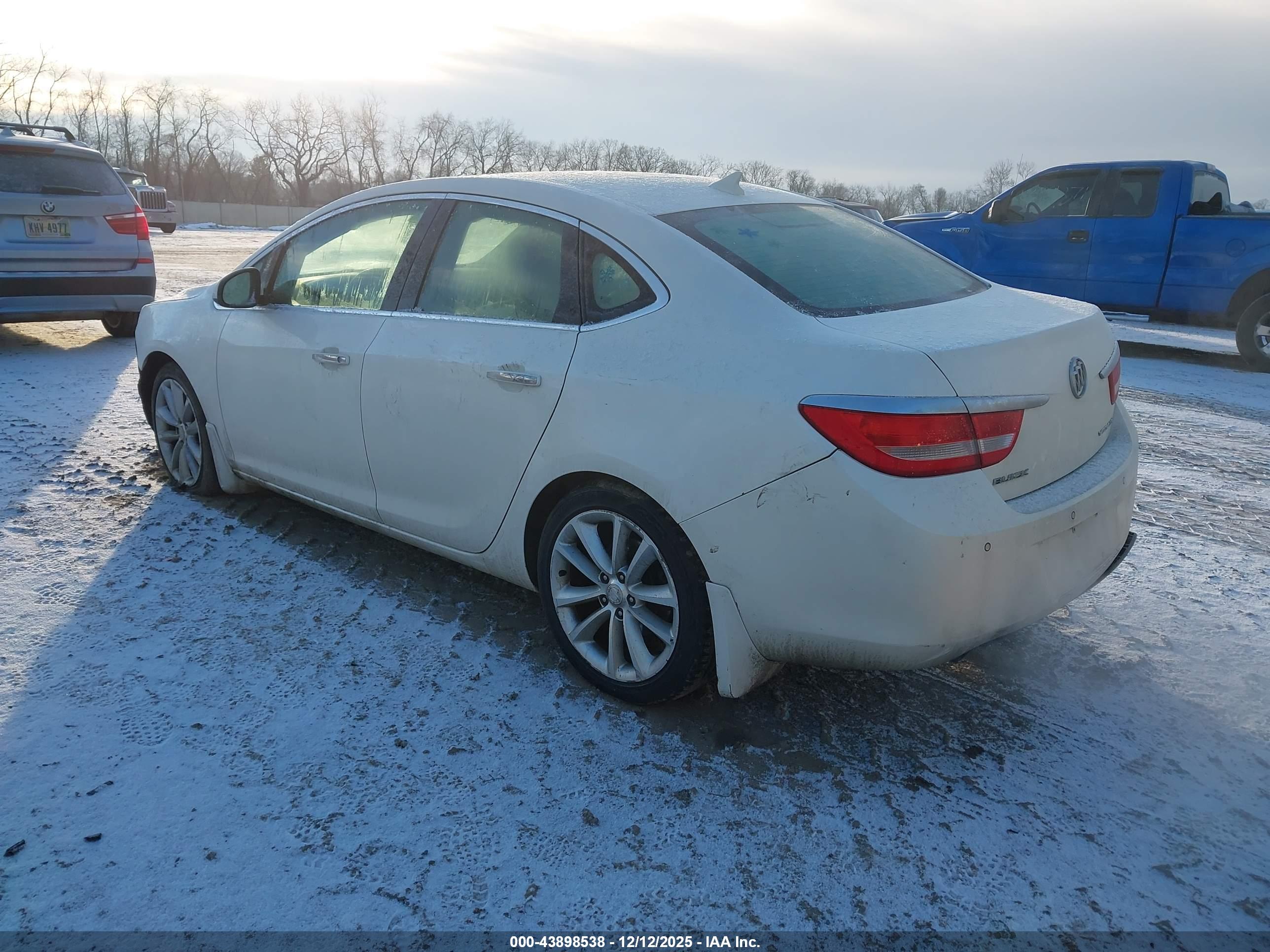 BUICK VERANO image 3