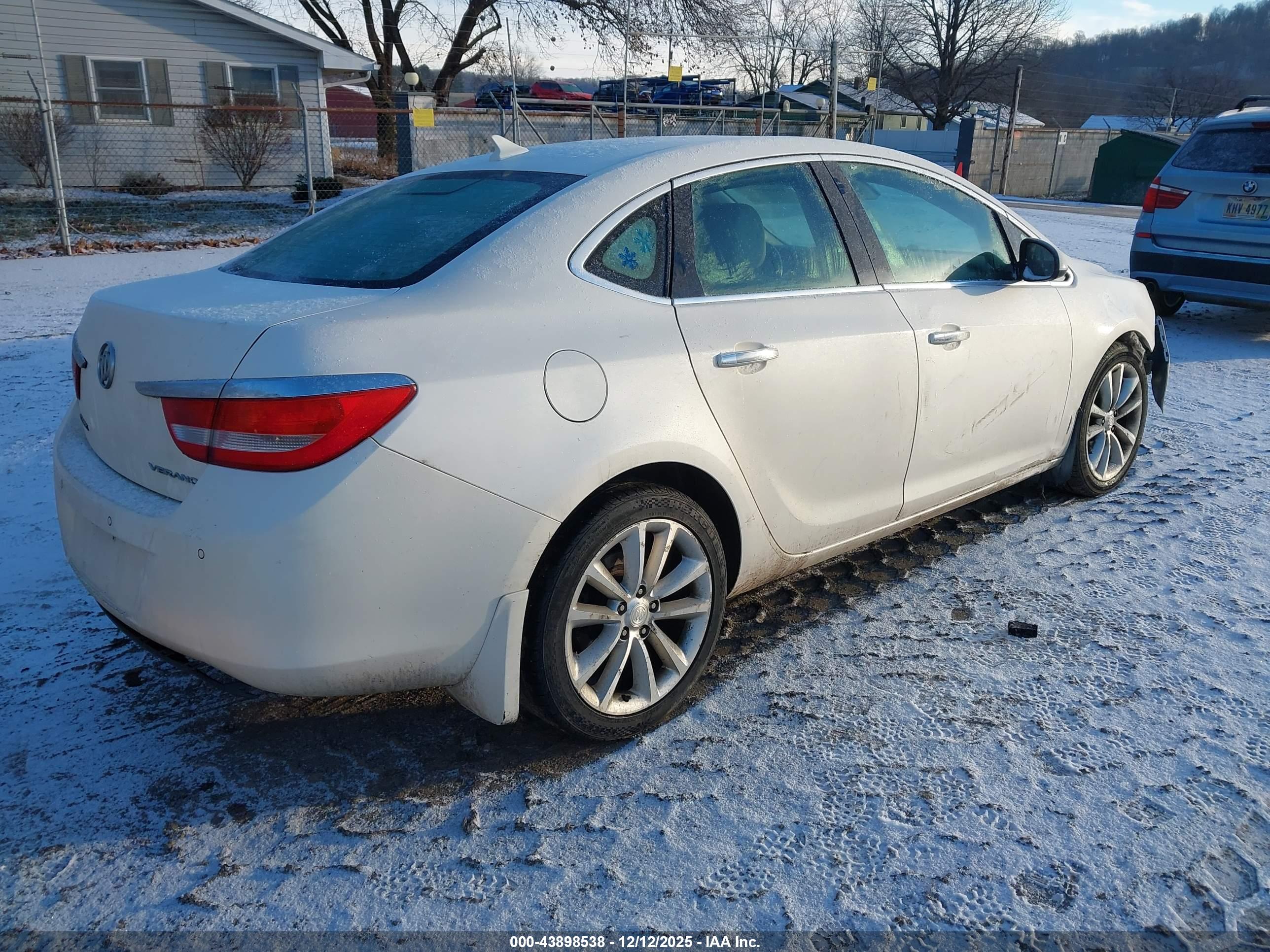 BUICK VERANO image 4