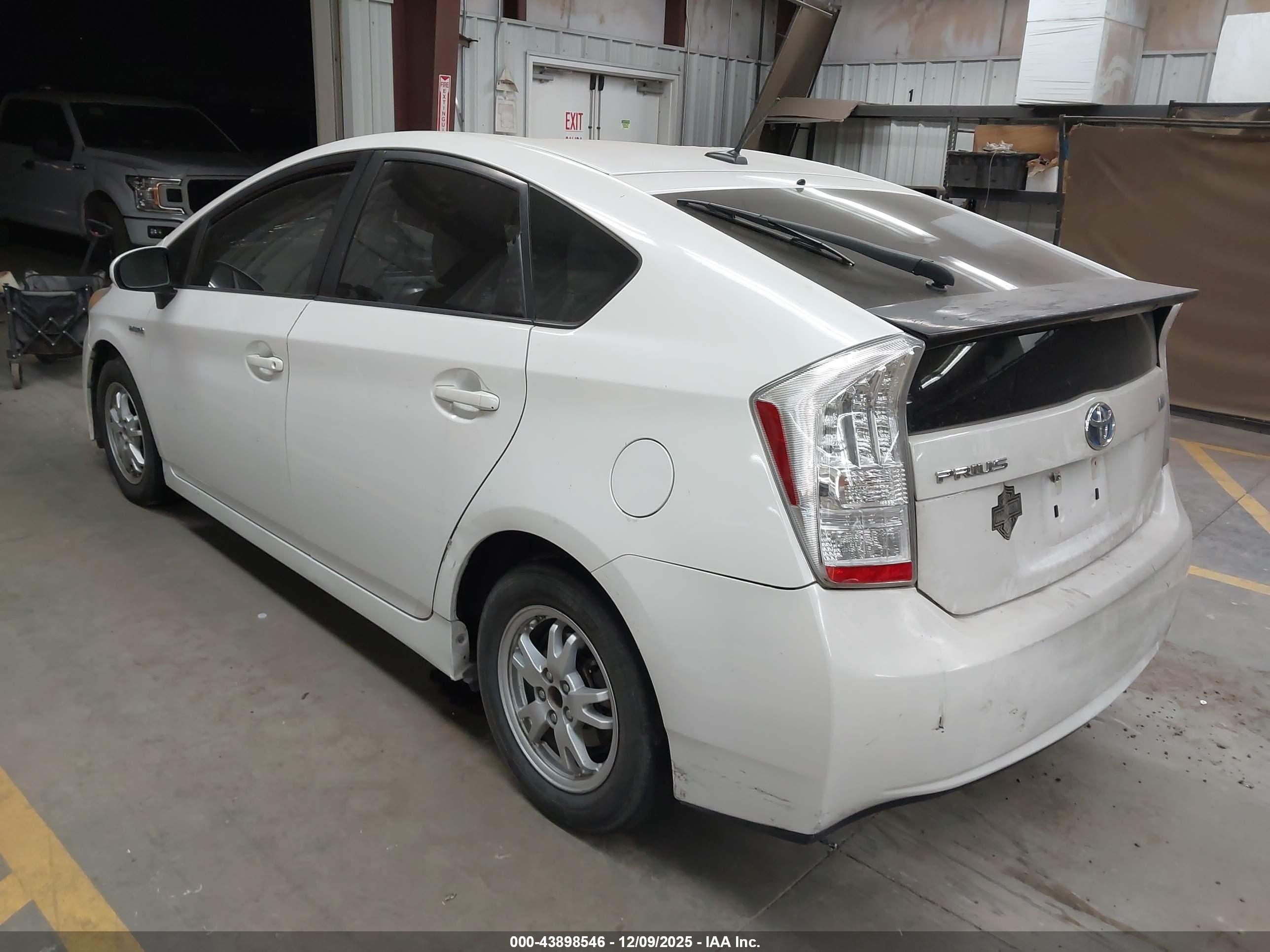 TOYOTA PRIUS image 3