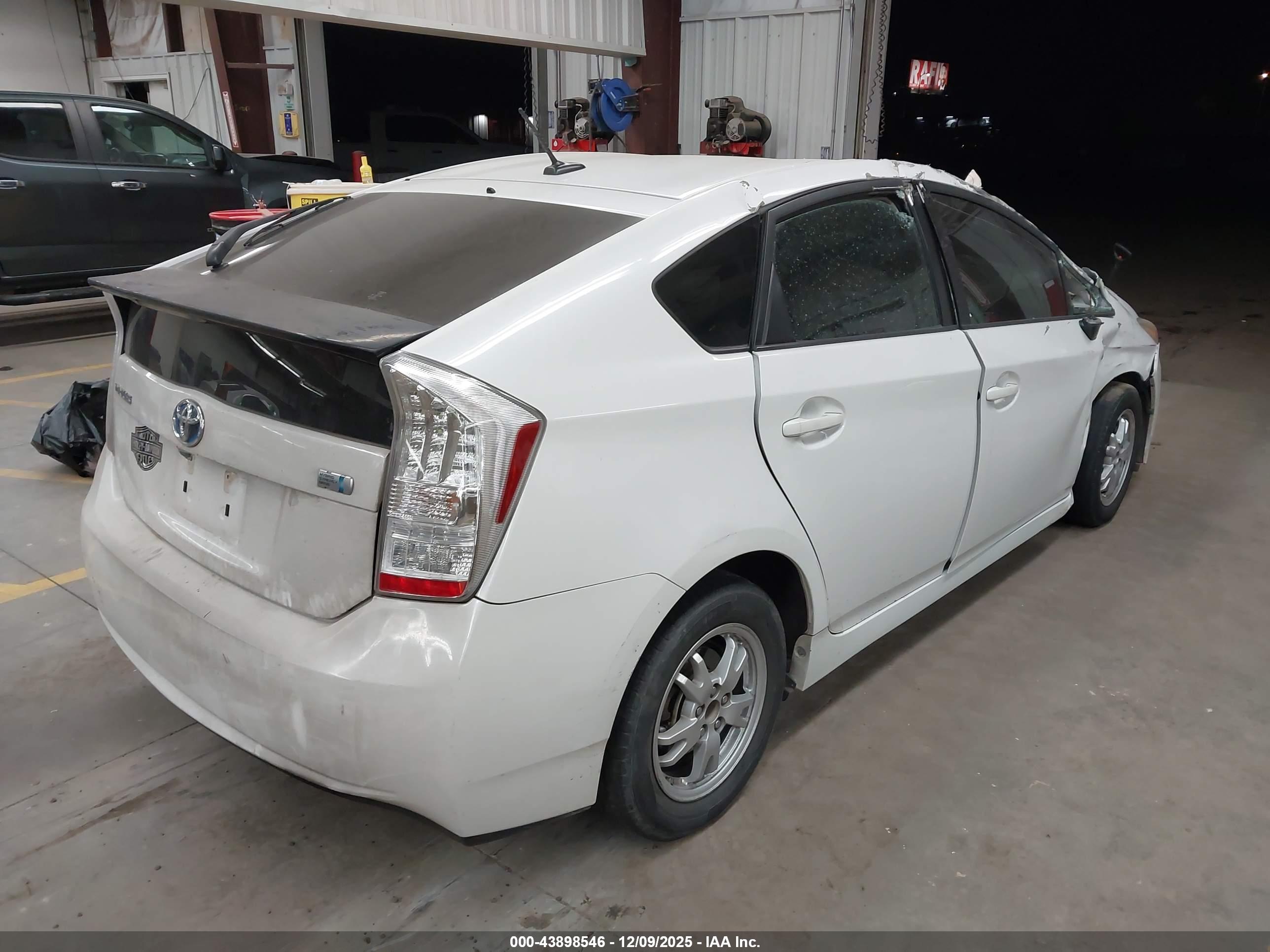 TOYOTA PRIUS image 4