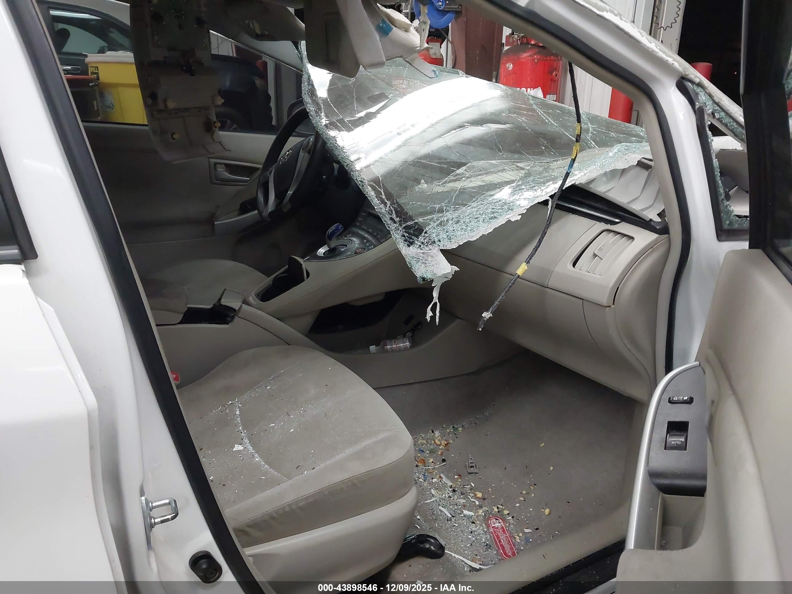 TOYOTA PRIUS image 5