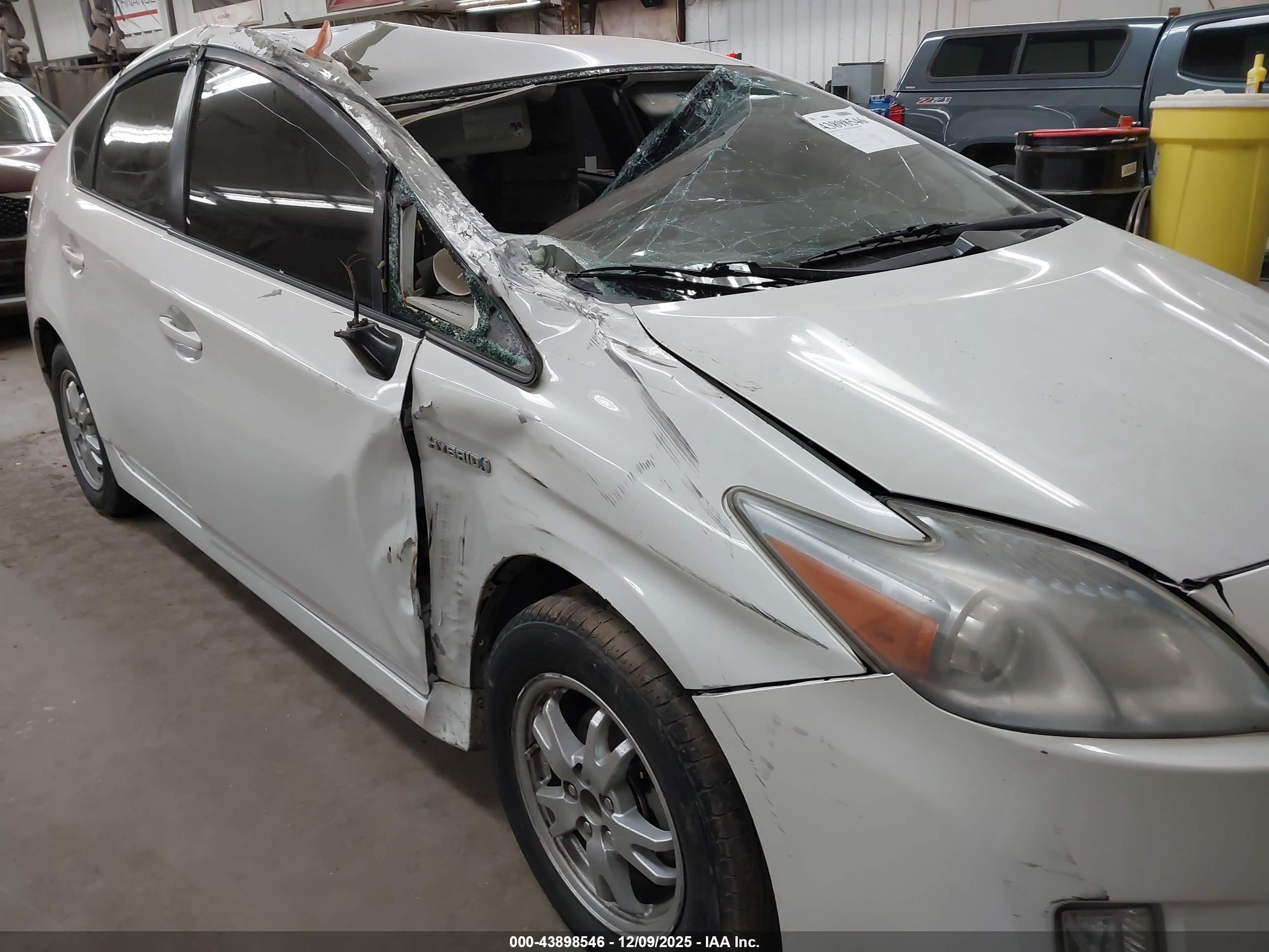 TOYOTA PRIUS image 6