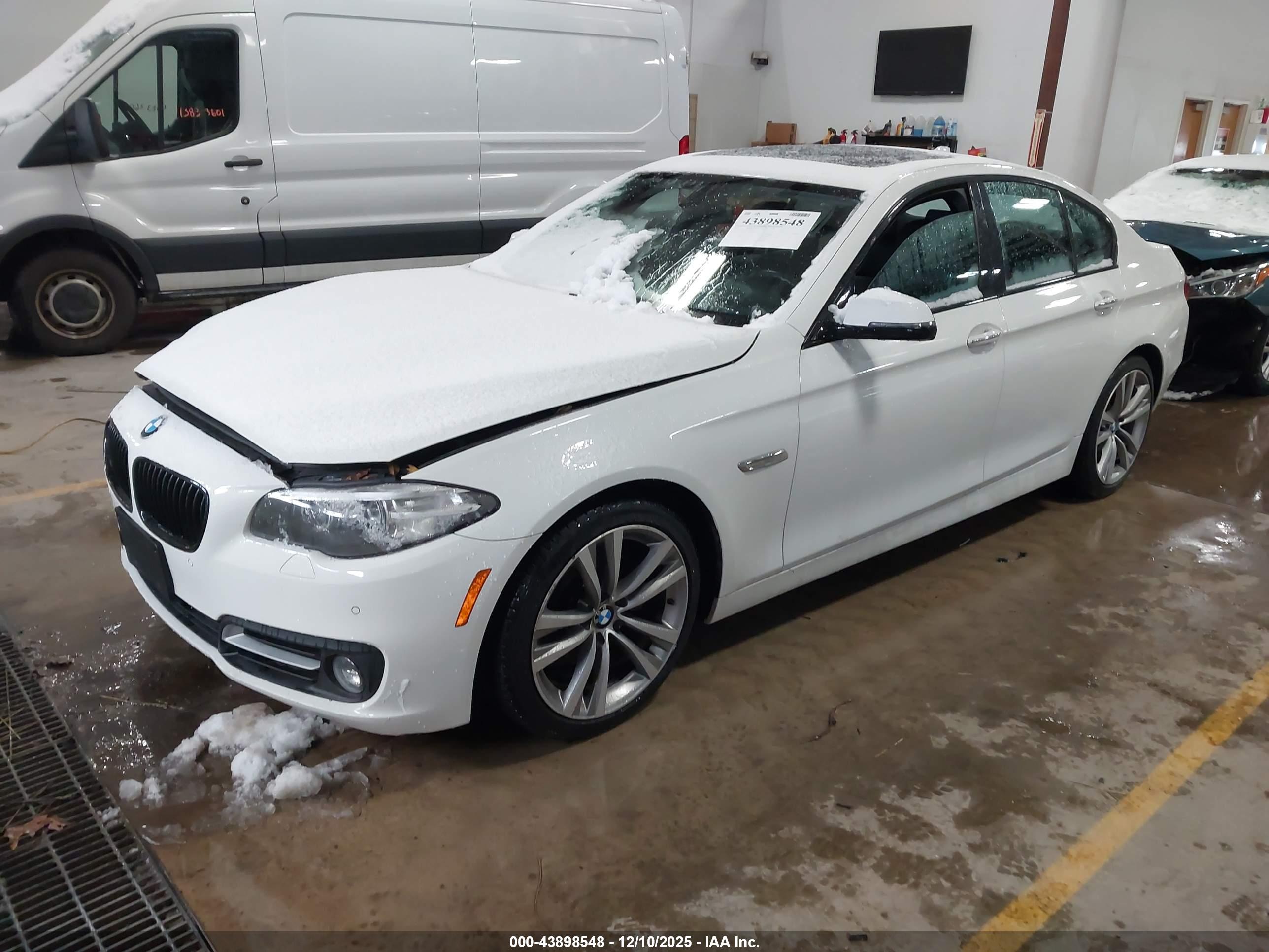 BMW 528I image 2