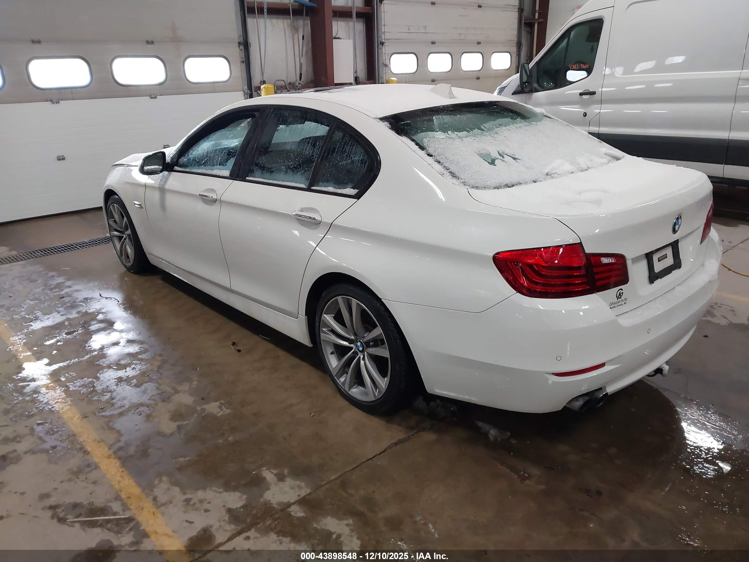 BMW 528I image 3