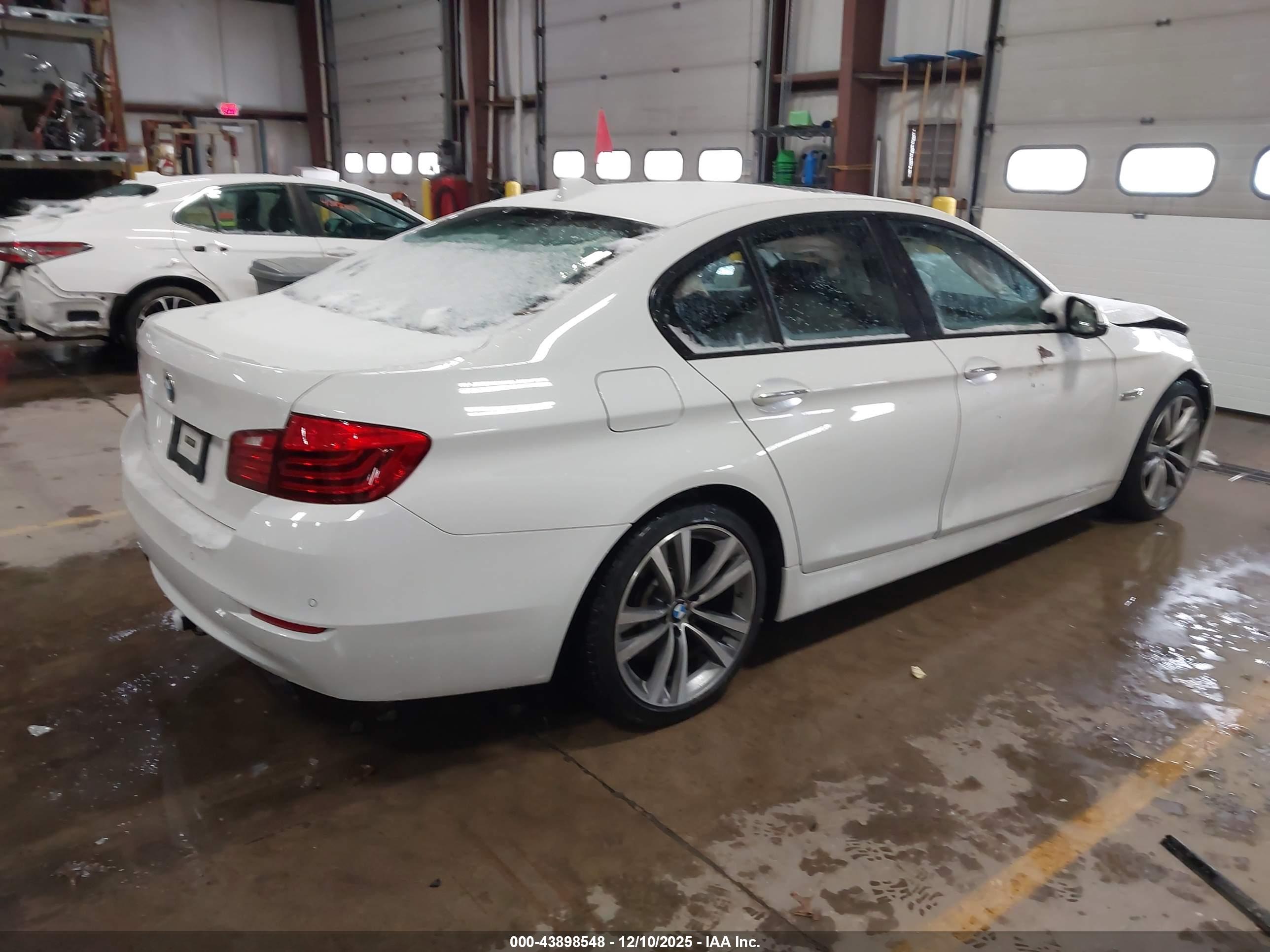 BMW 528I image 4