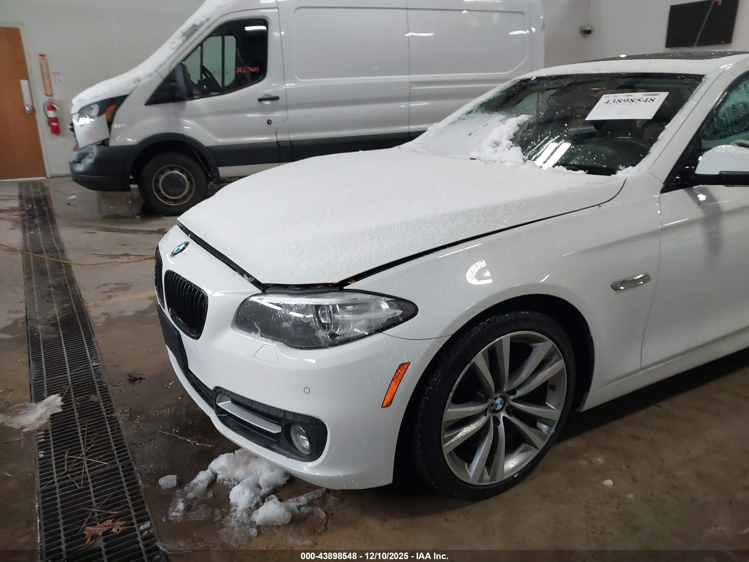 BMW 528I image 6