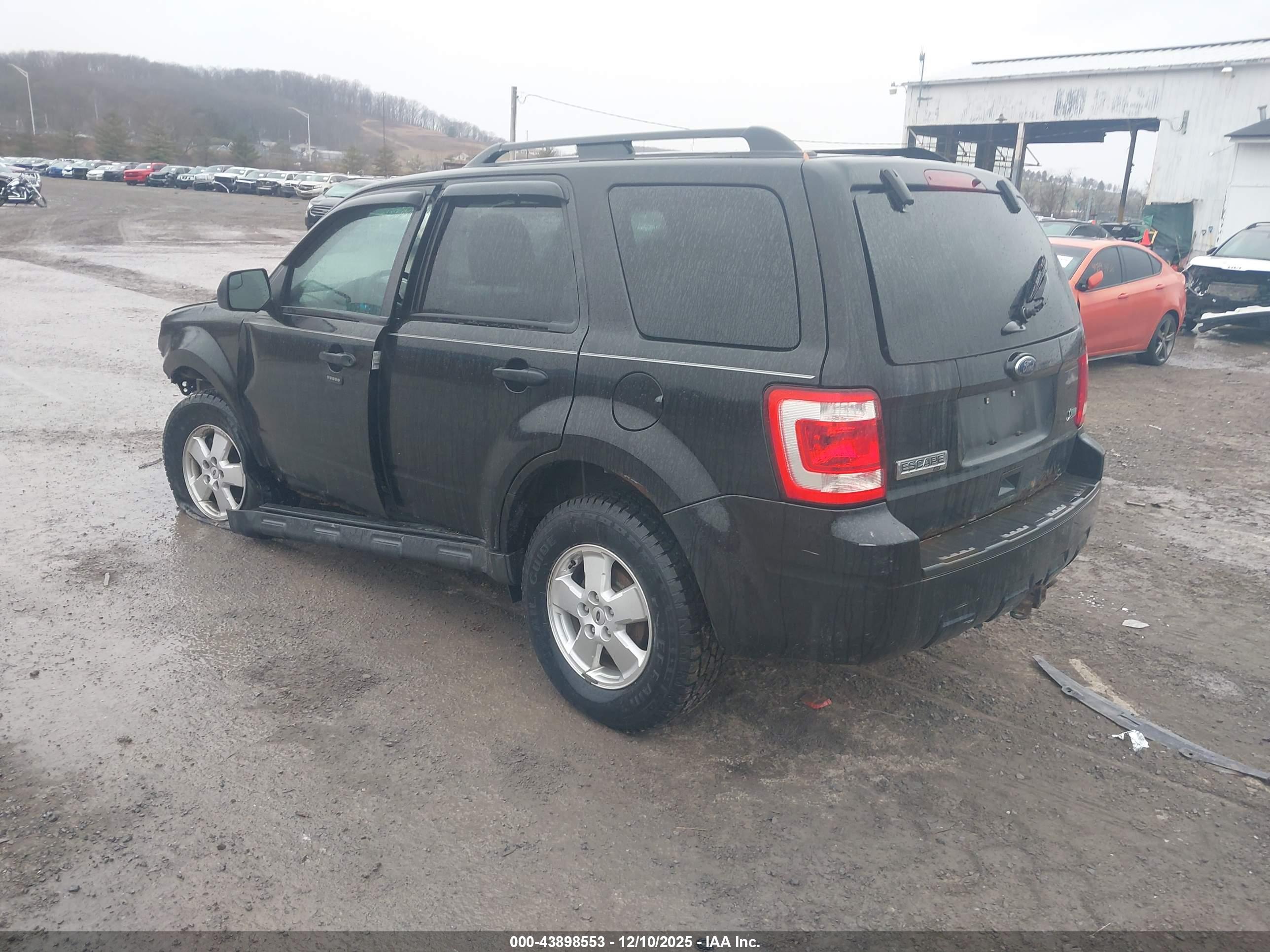 FORD ESCAPE image 3