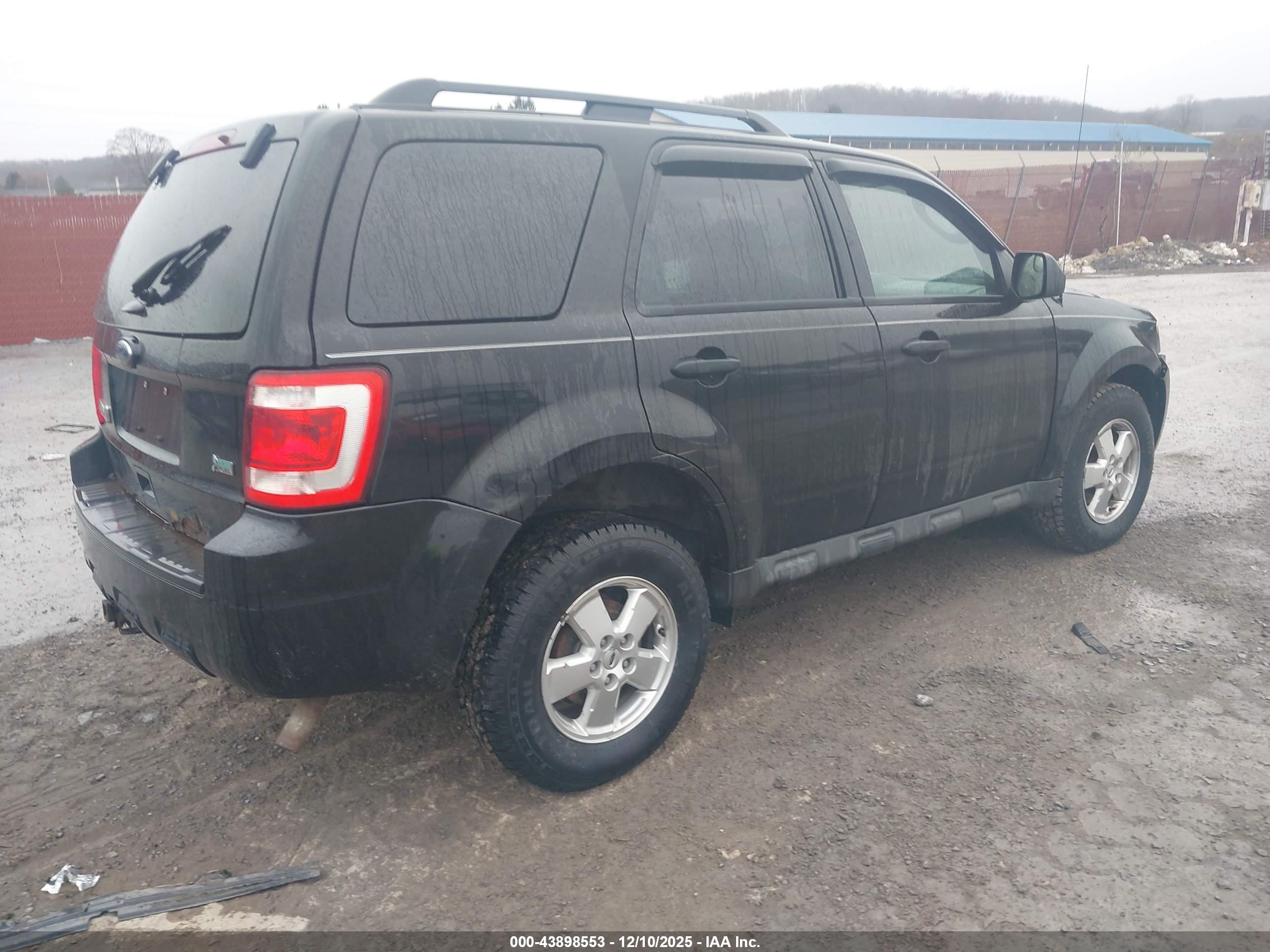 FORD ESCAPE image 4