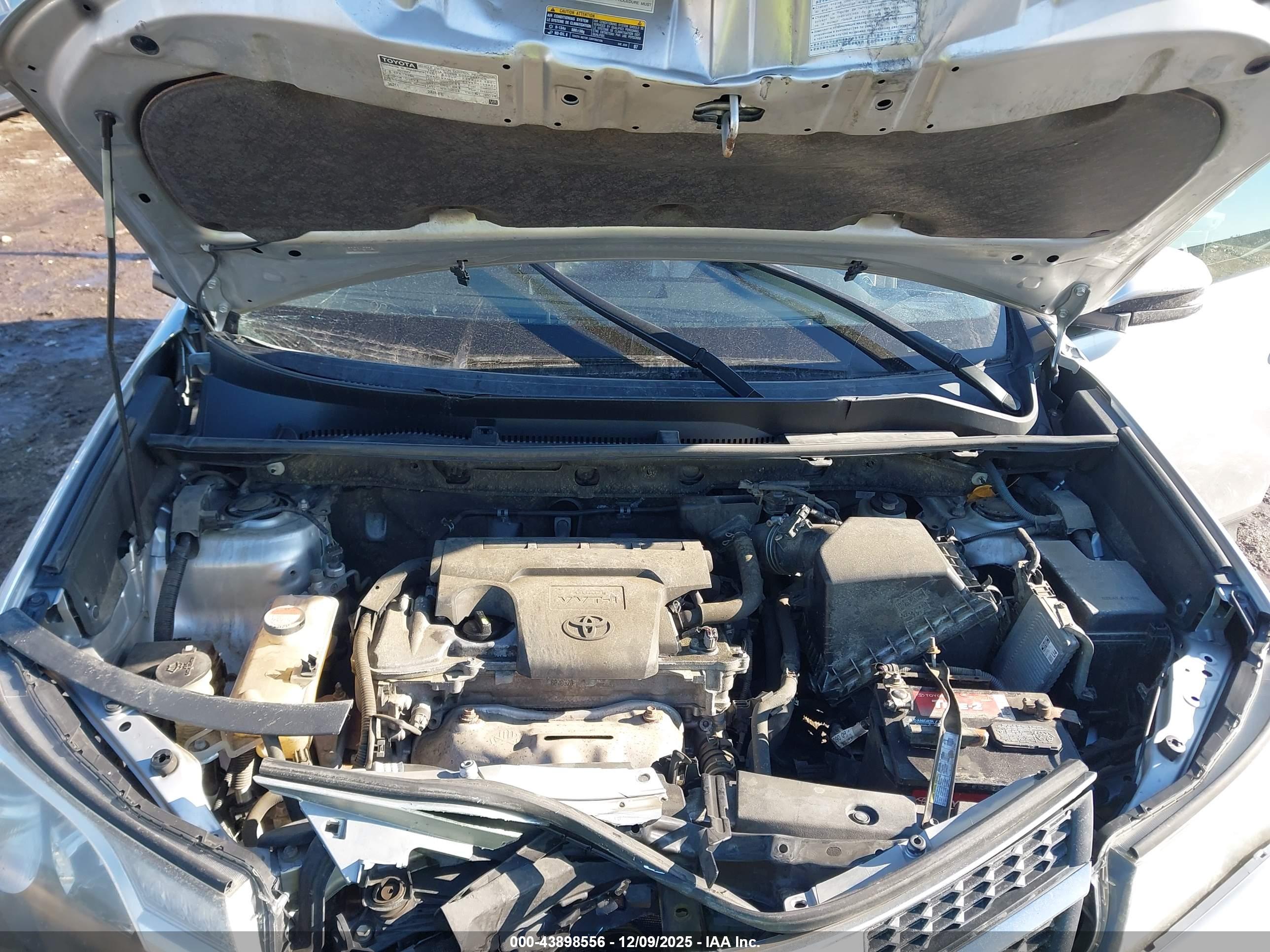 TOYOTA RAV4 image 10