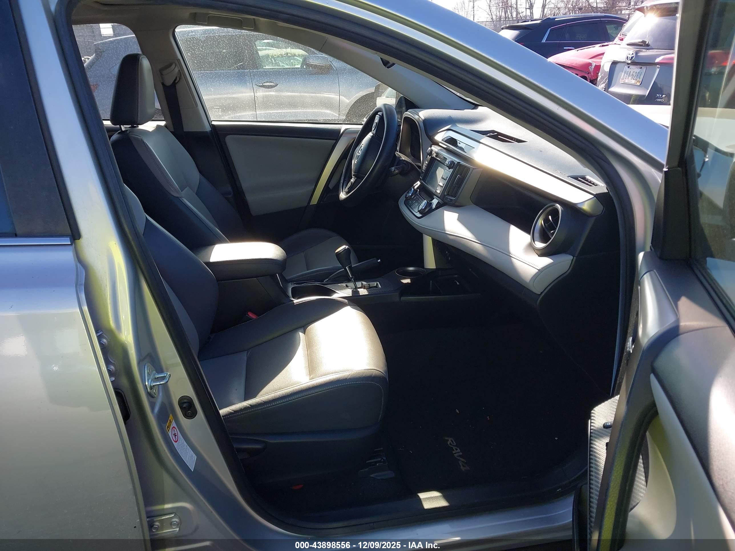 TOYOTA RAV4 image 5
