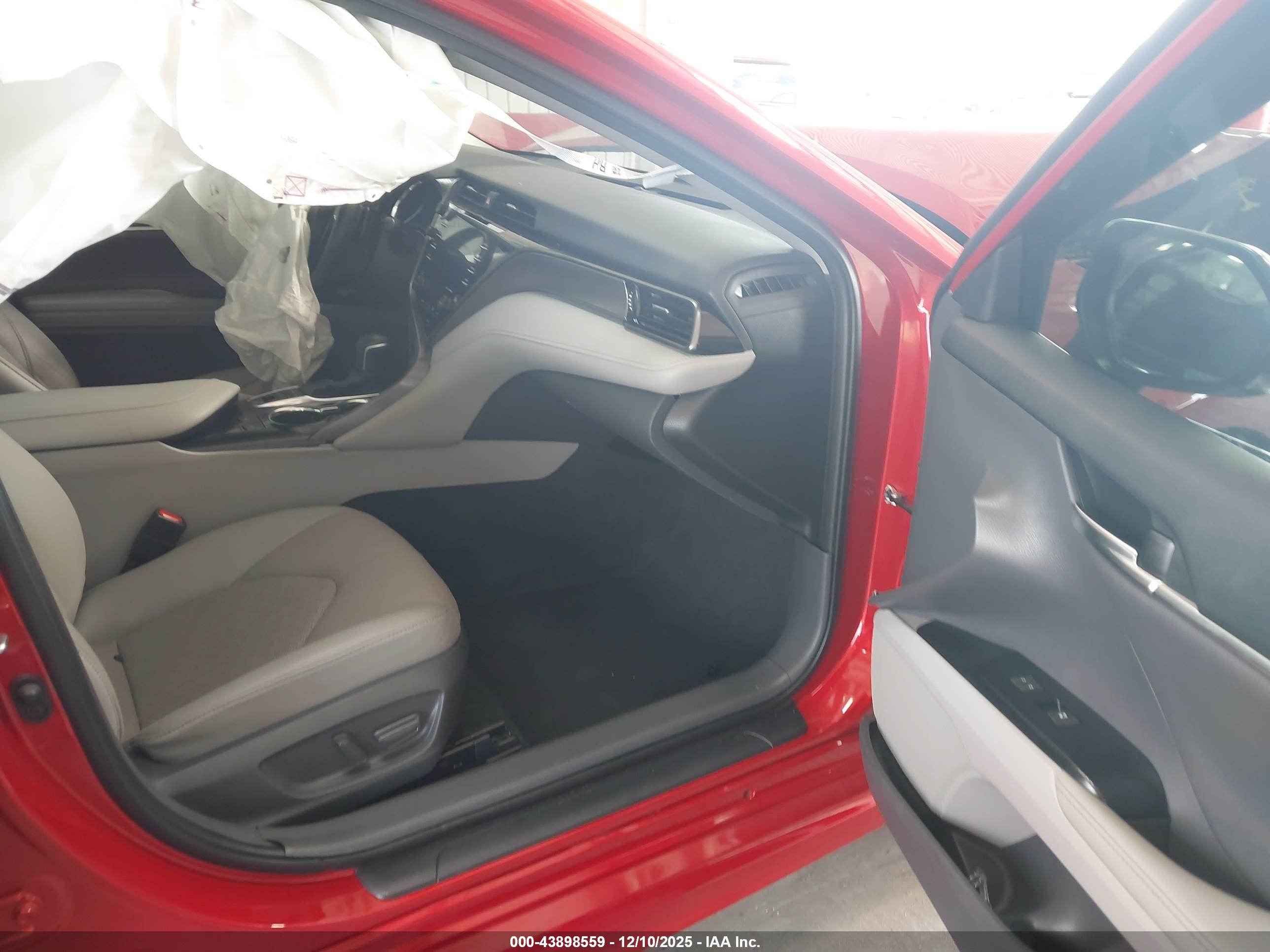 TOYOTA CAMRY image 5