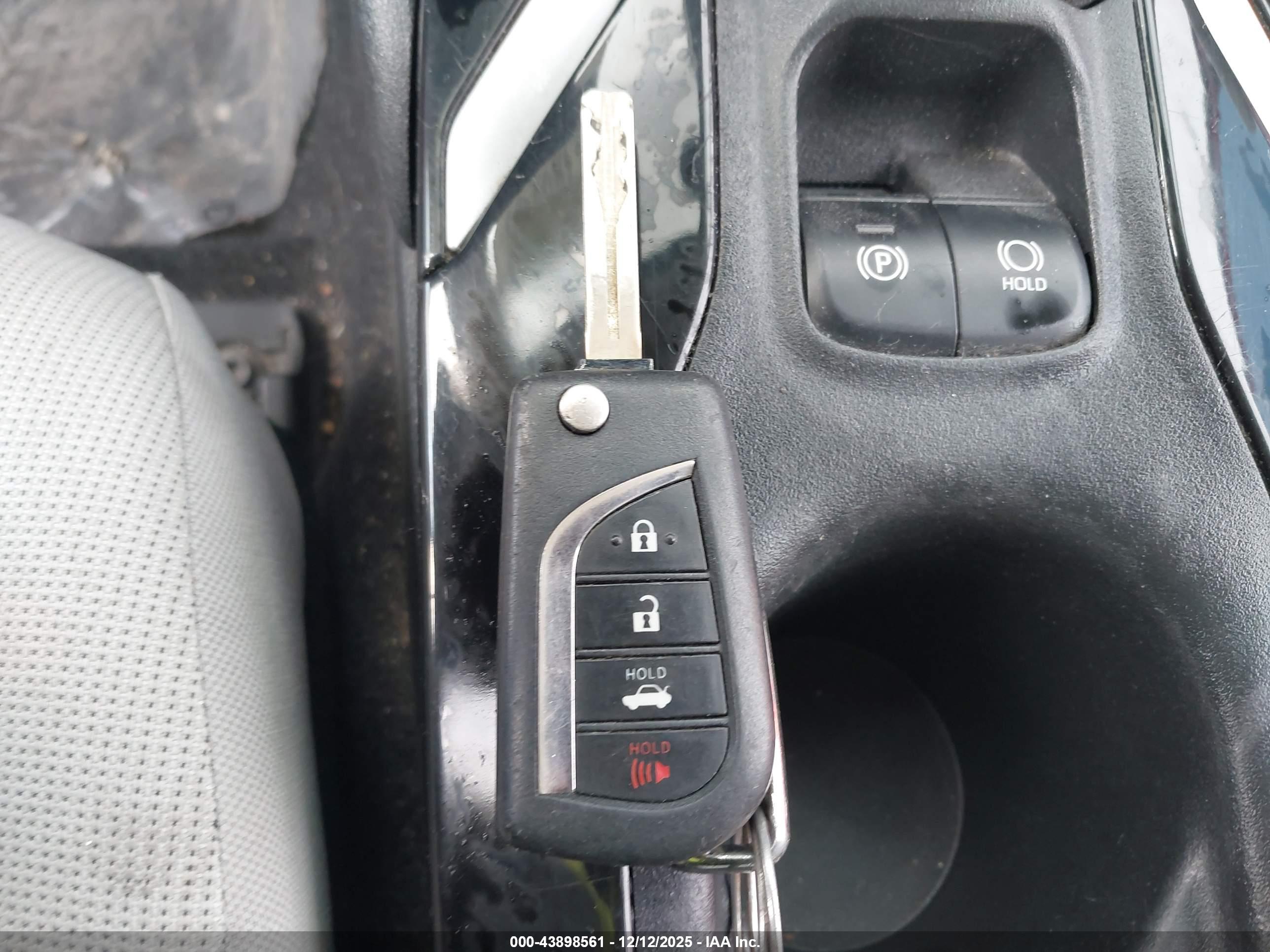 TOYOTA COROLLA image 11