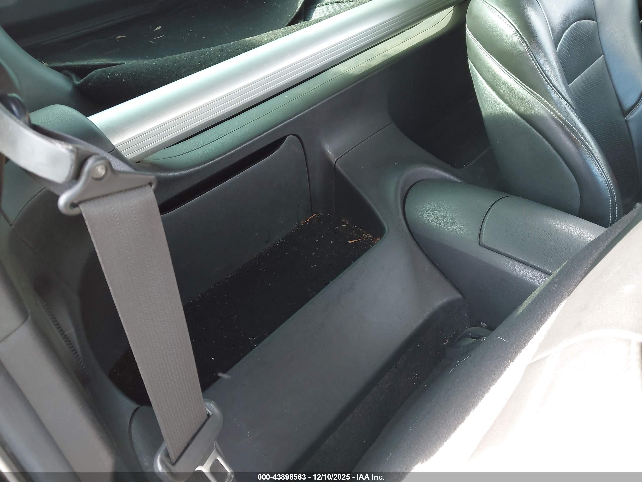 NISSAN 370Z image 8