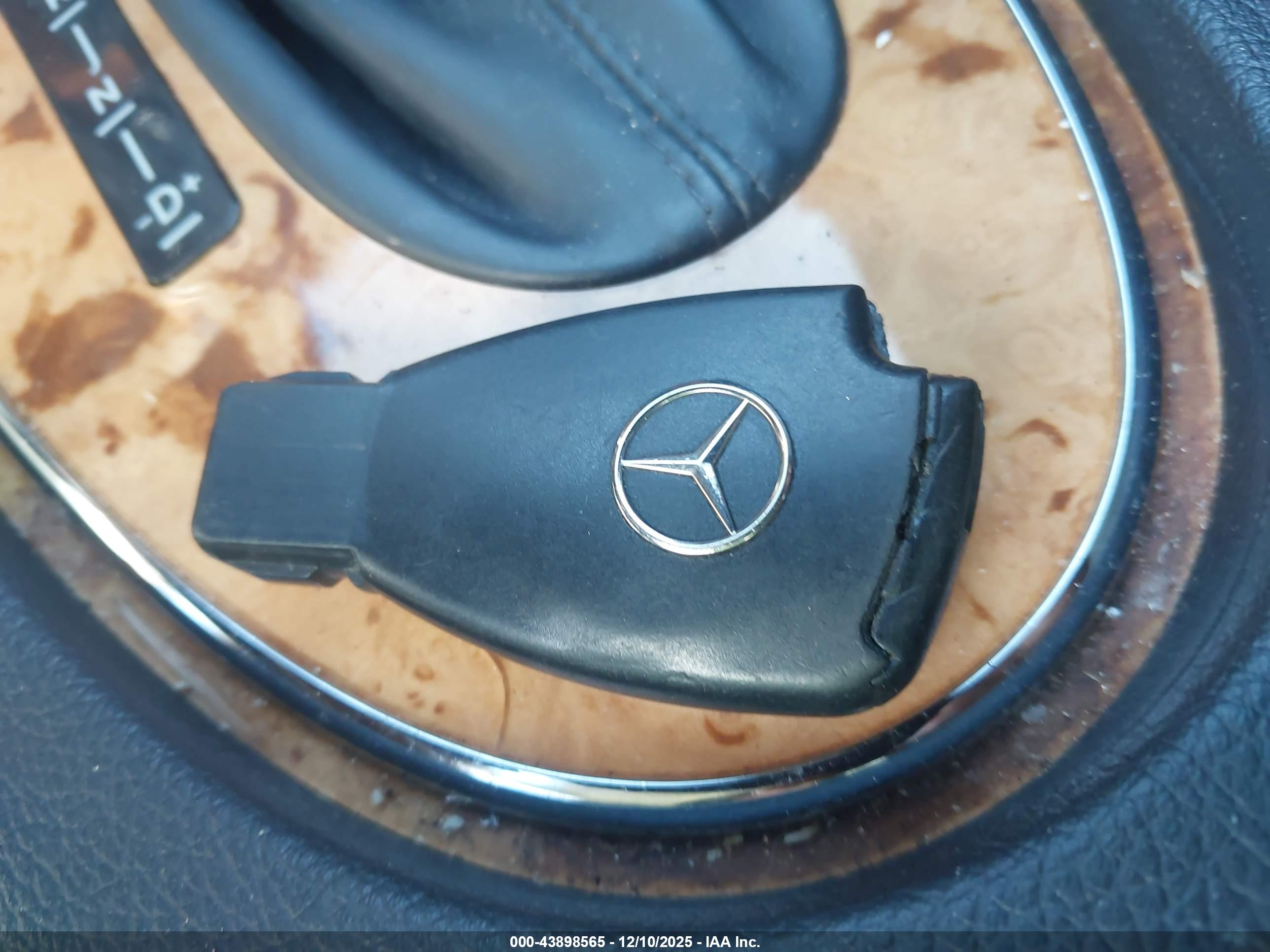 MERCEDES-BENZ E image 11