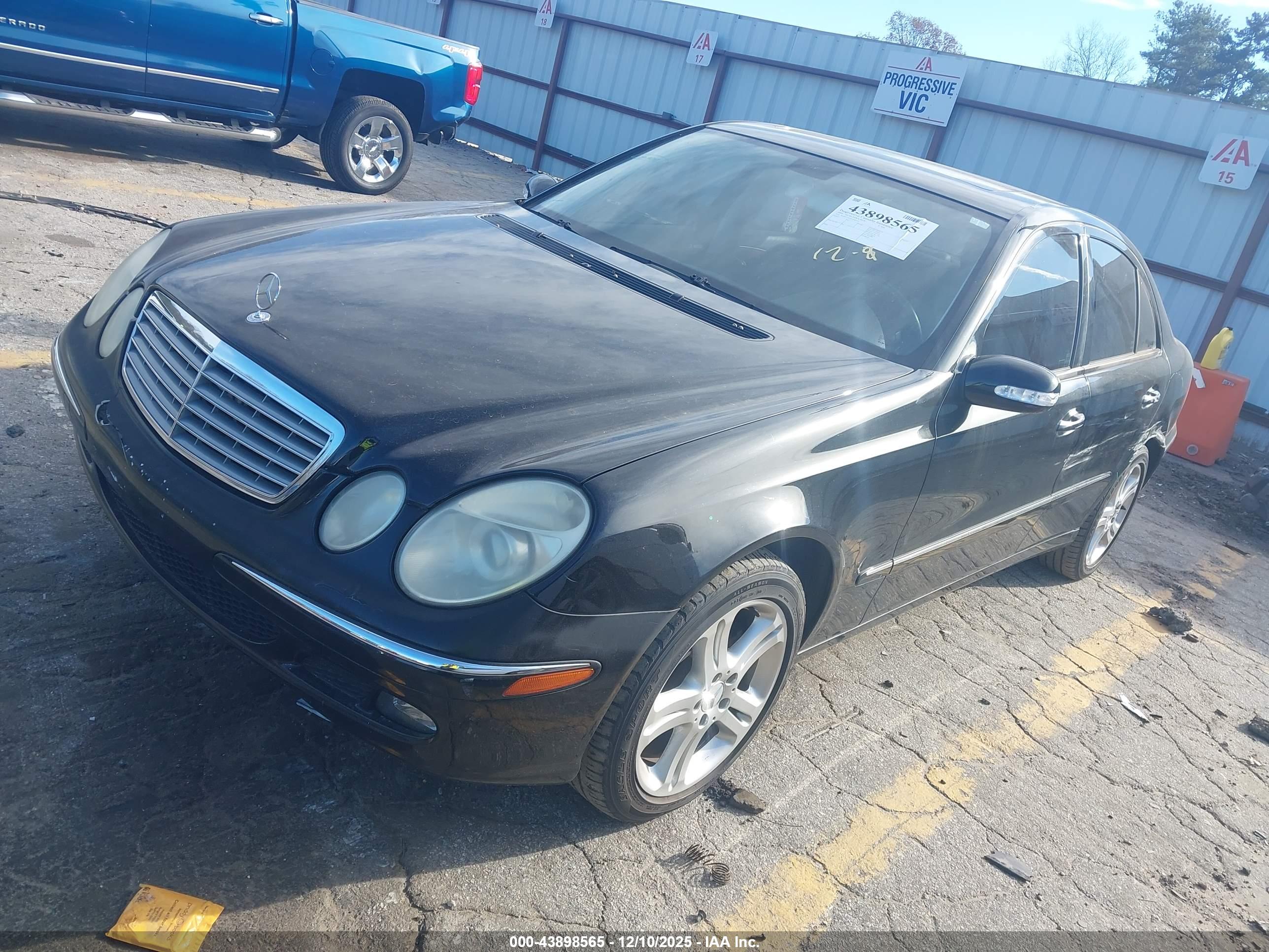 MERCEDES-BENZ E image 2