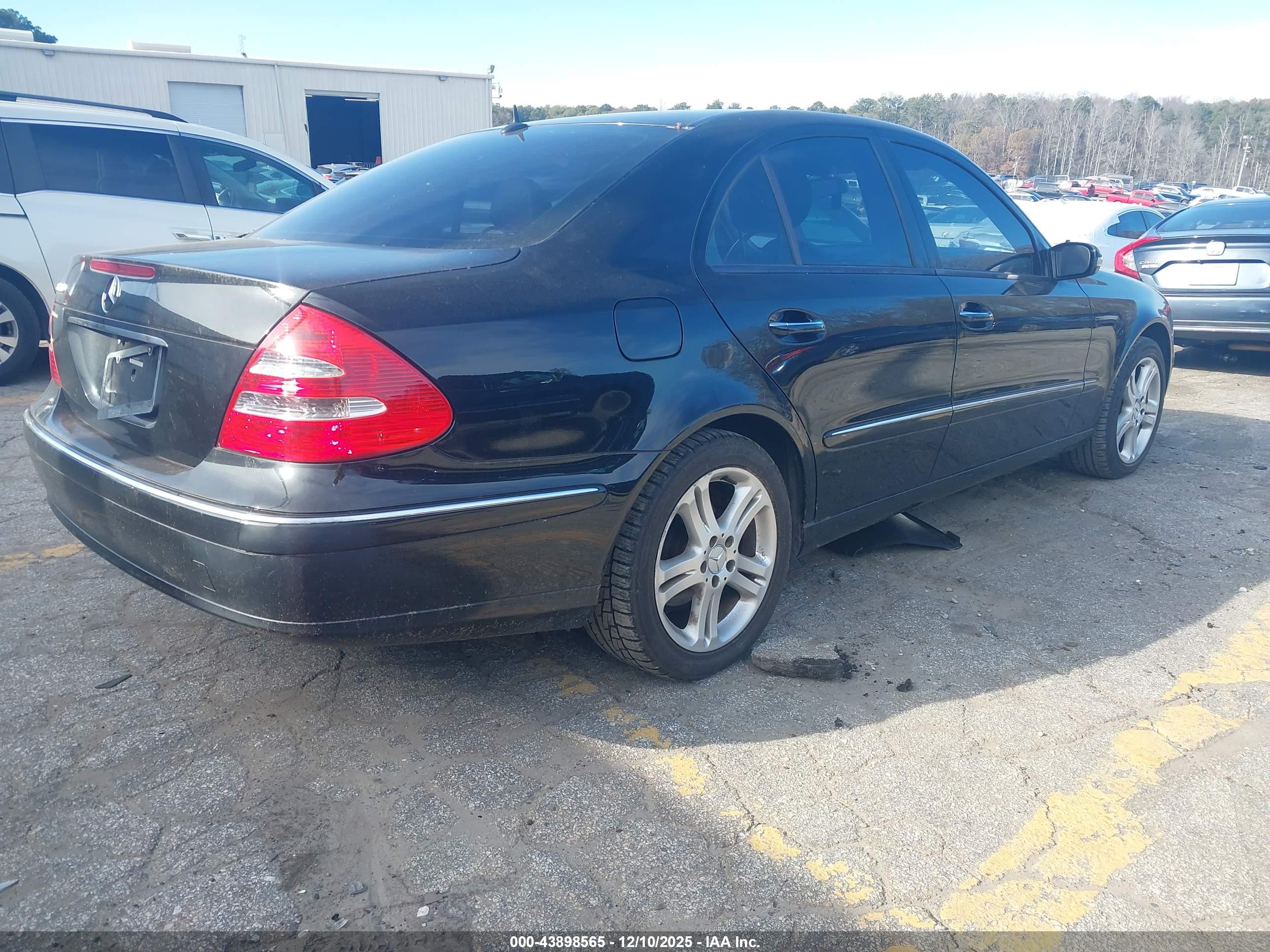 MERCEDES-BENZ E image 4