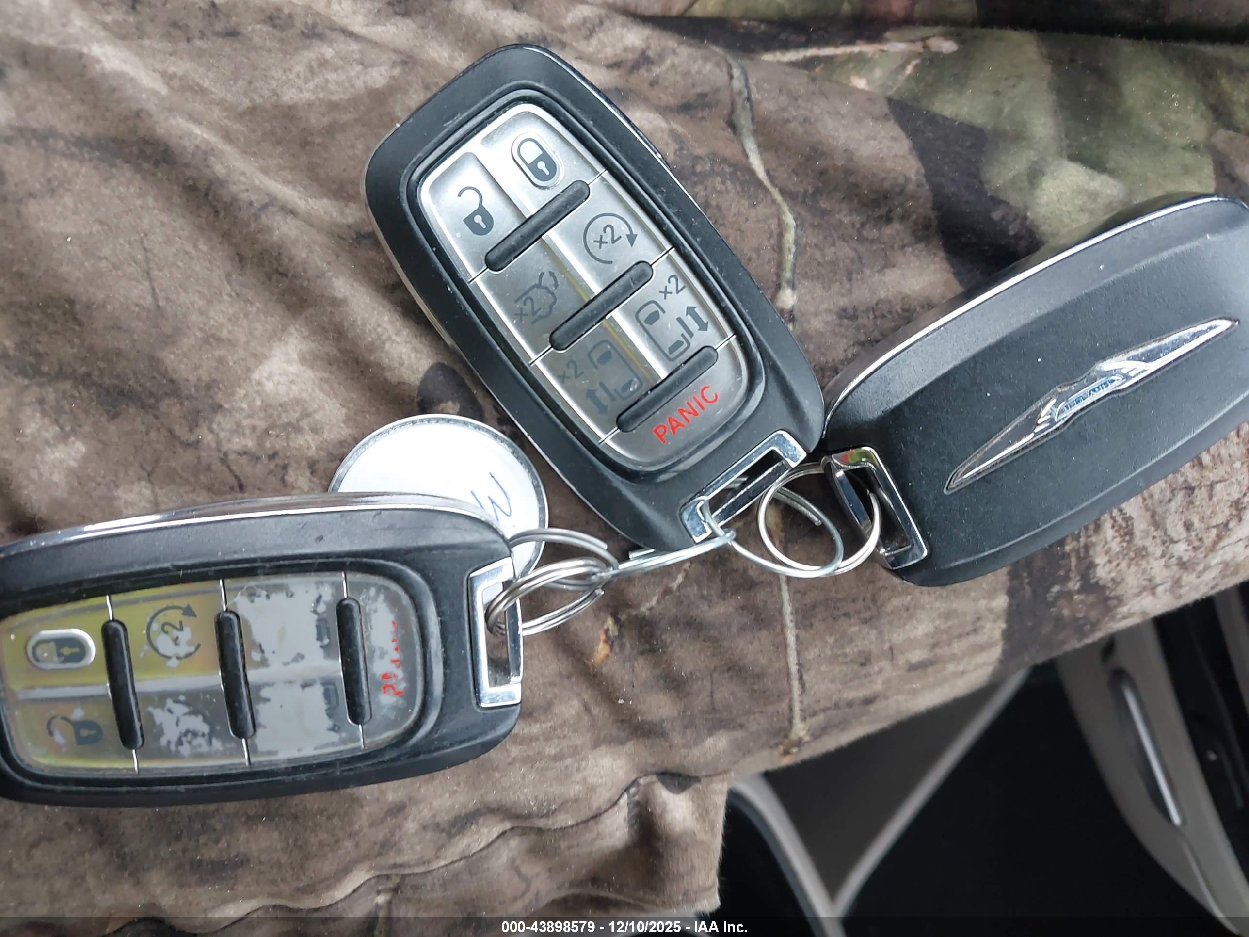 CHRYSLER PACIFICA image 11