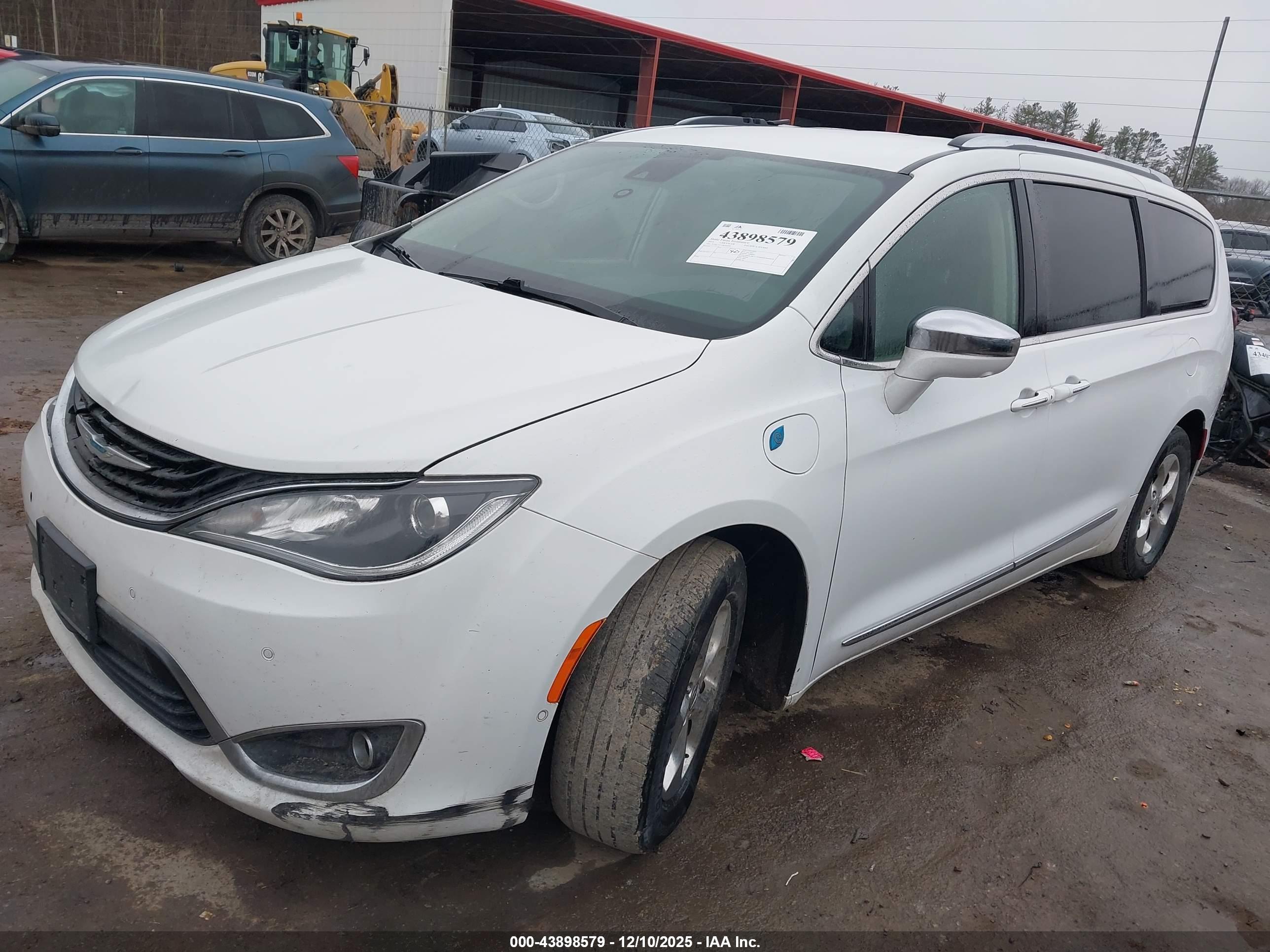 CHRYSLER PACIFICA image 2