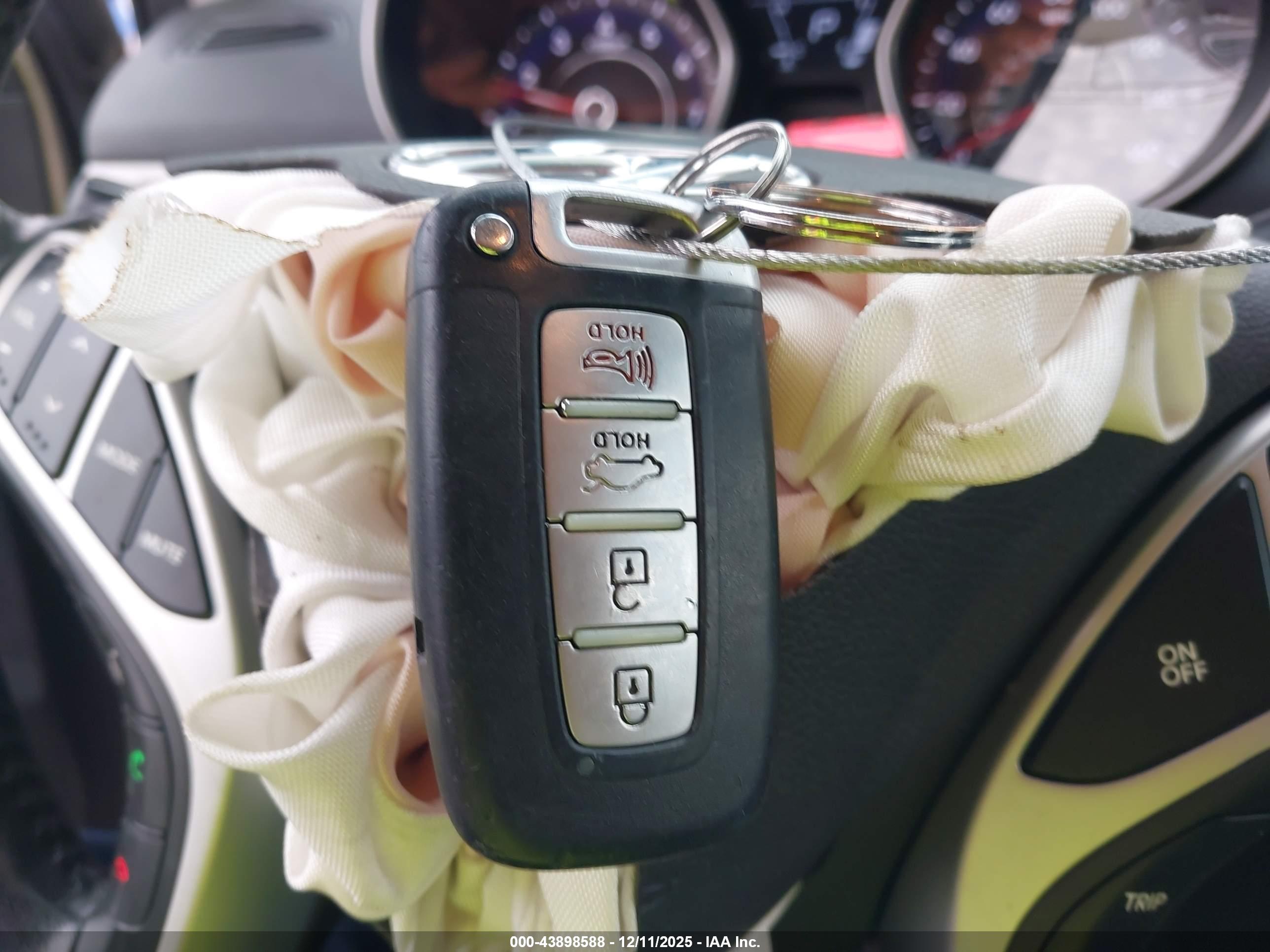 HYUNDAI ELANTRA image 11