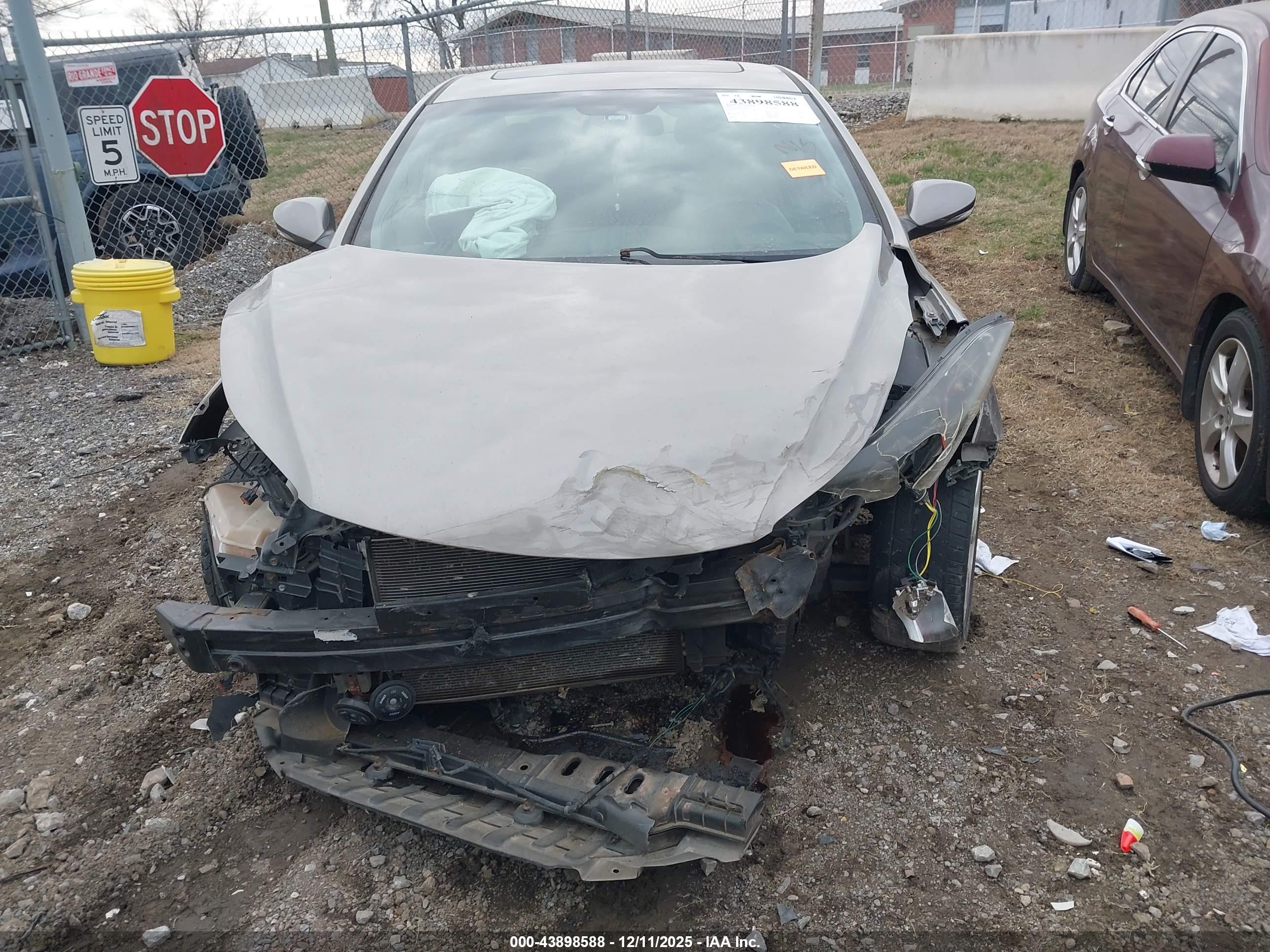 HYUNDAI ELANTRA image 6