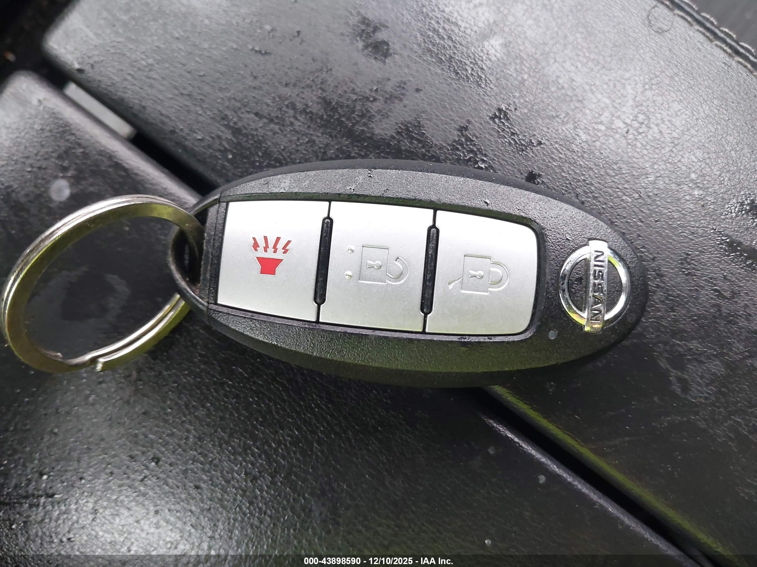 NISSAN ROGUE image 11