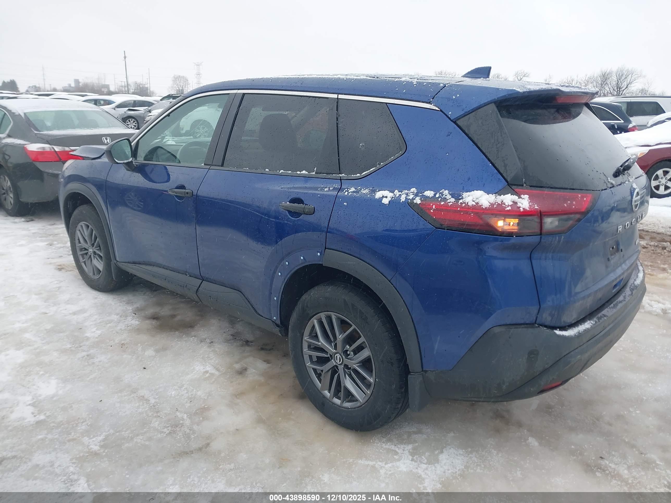 NISSAN ROGUE image 3