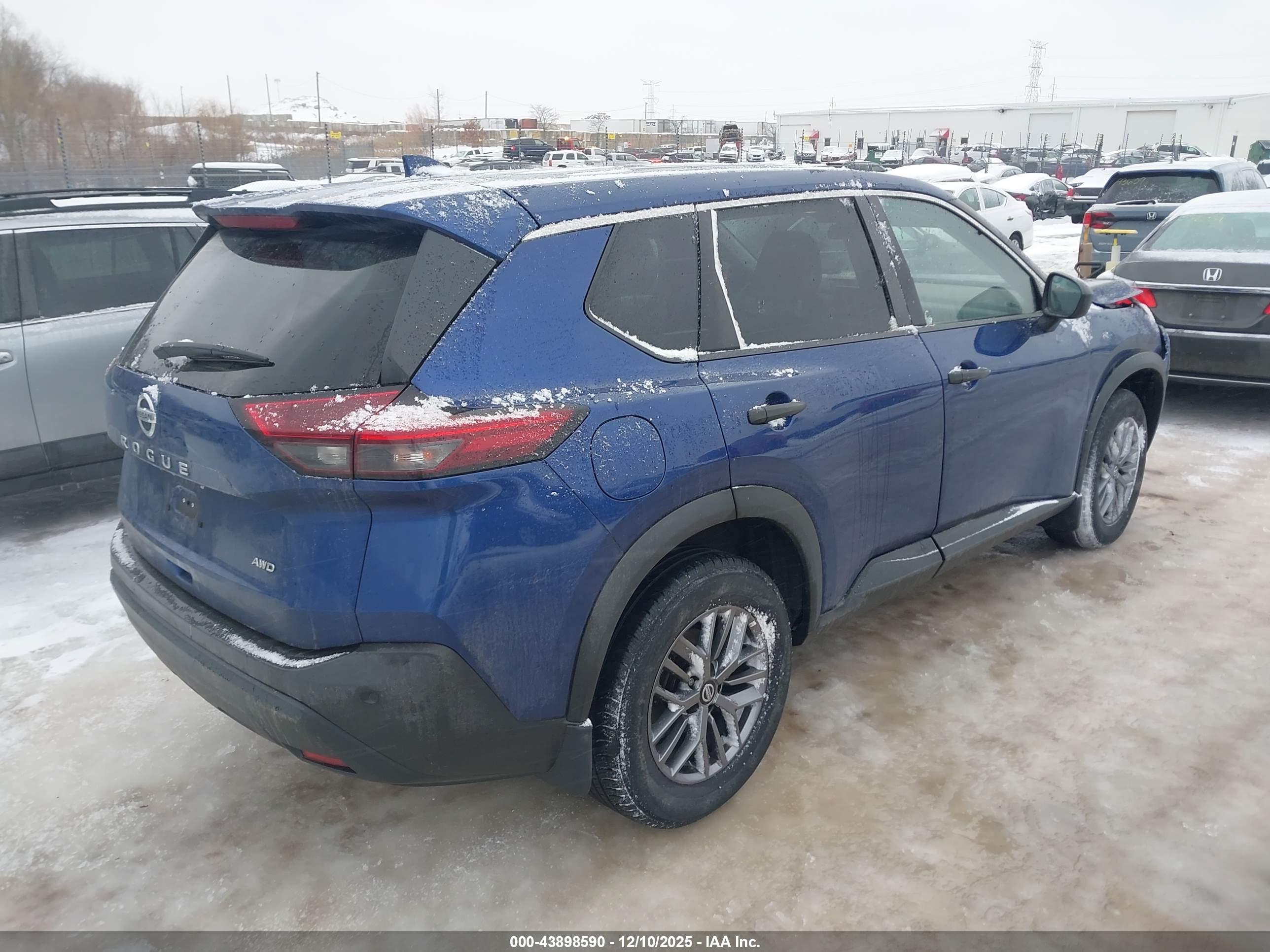 NISSAN ROGUE image 4