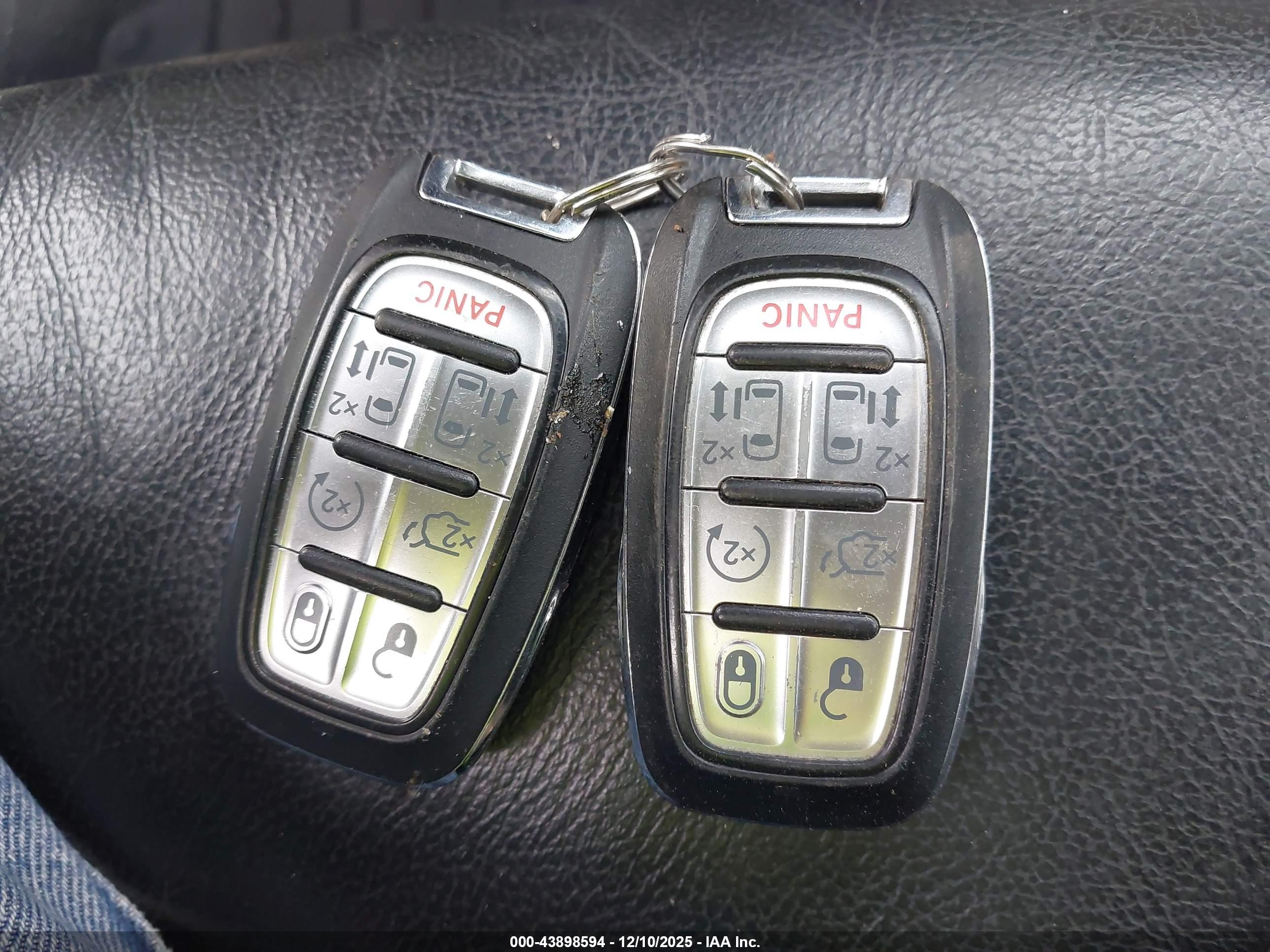 CHRYSLER PACIFICA image 11