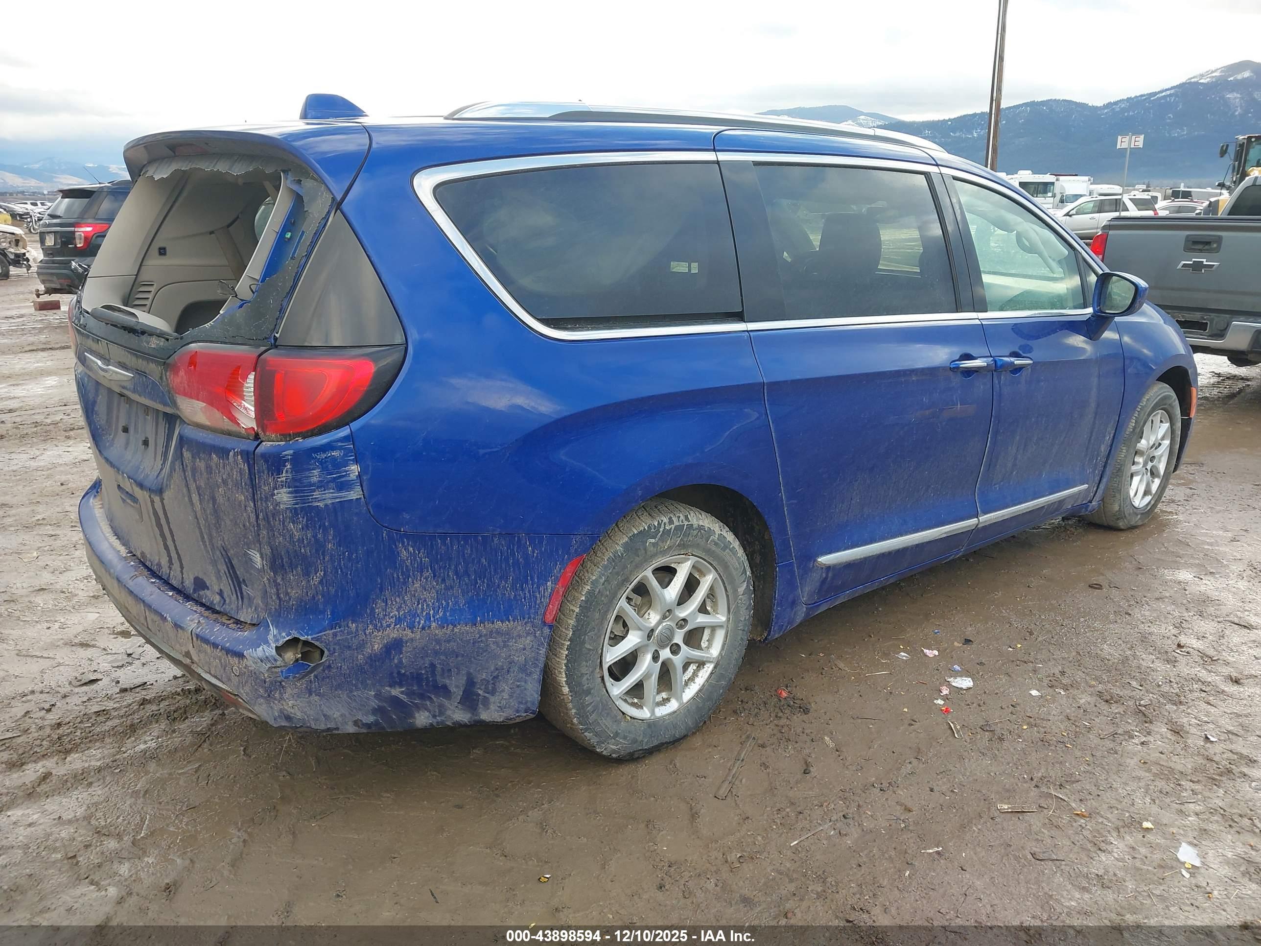 CHRYSLER PACIFICA image 4