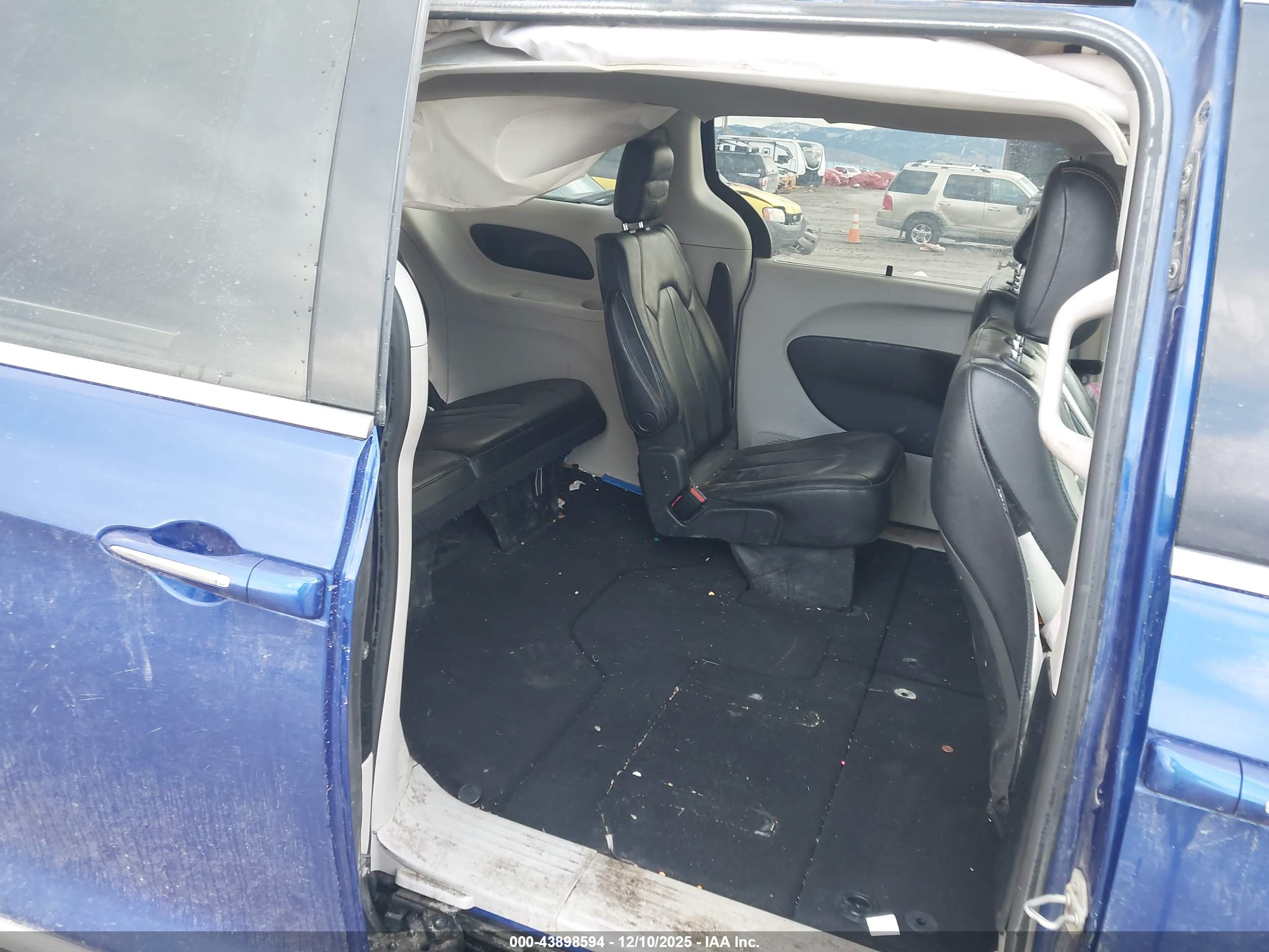 CHRYSLER PACIFICA image 8