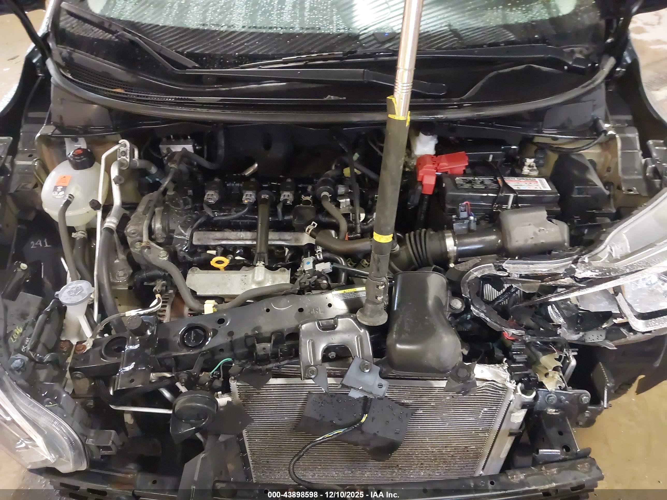 NISSAN VERSA image 10