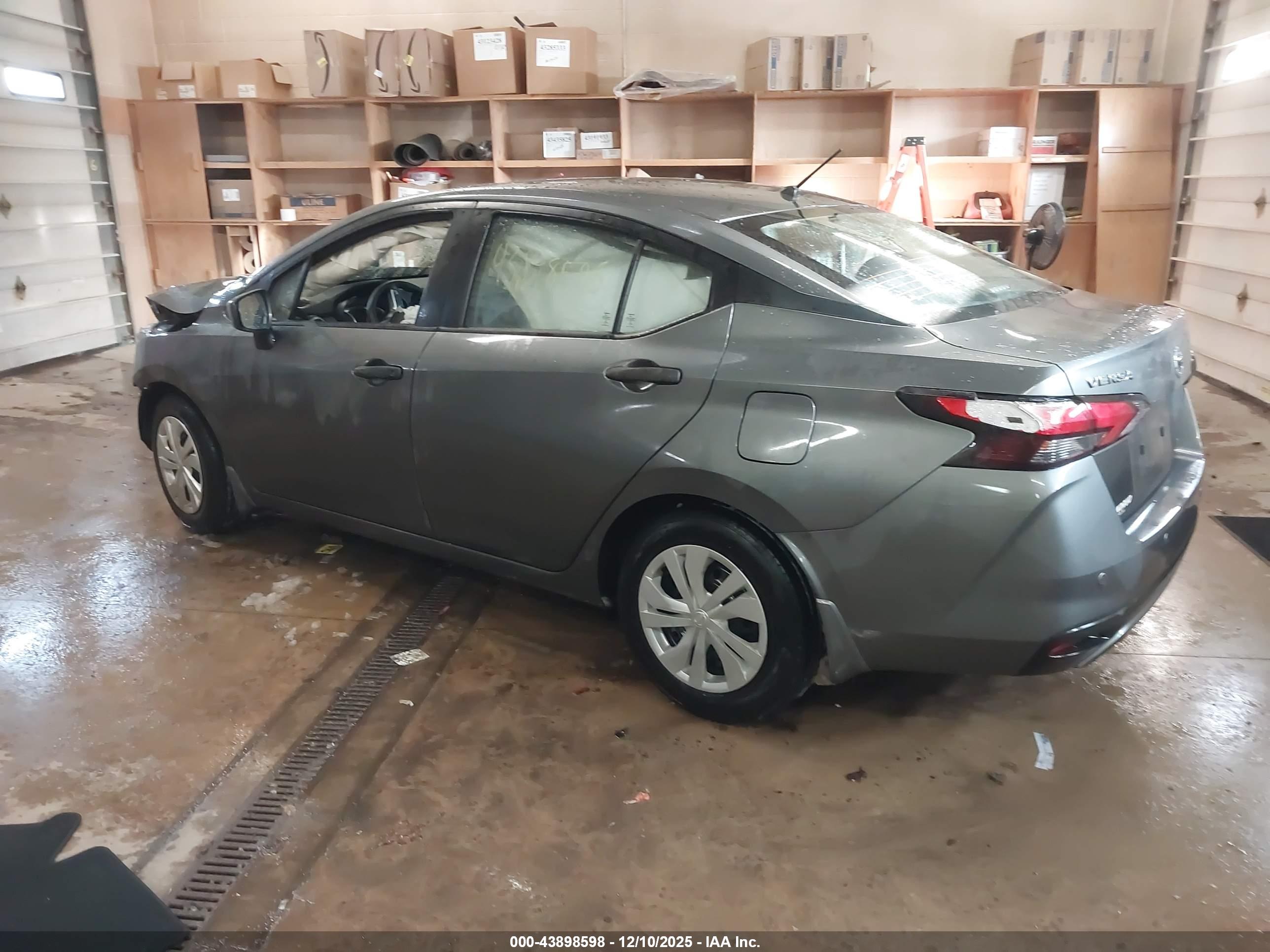 NISSAN VERSA image 3