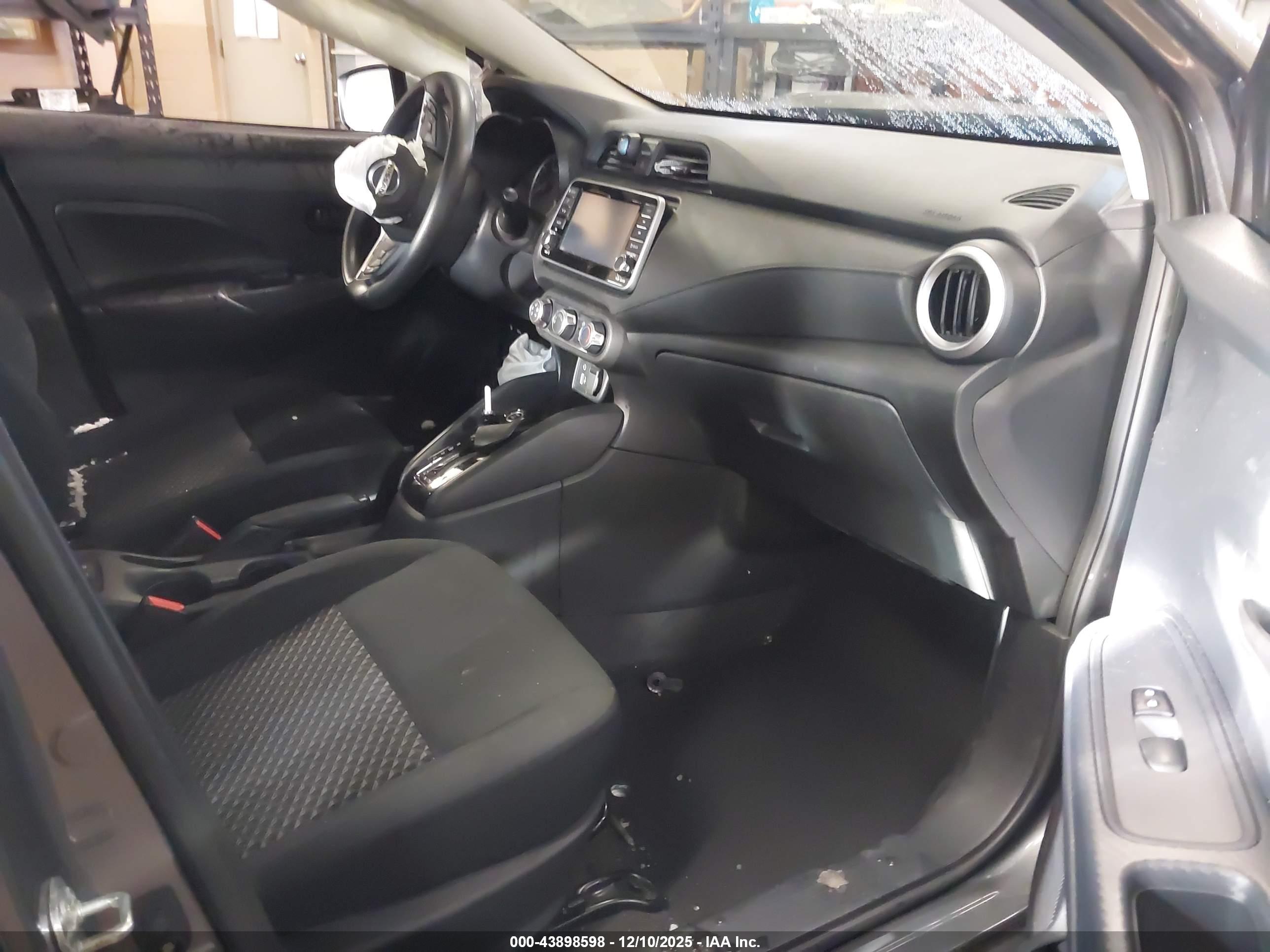NISSAN VERSA image 5