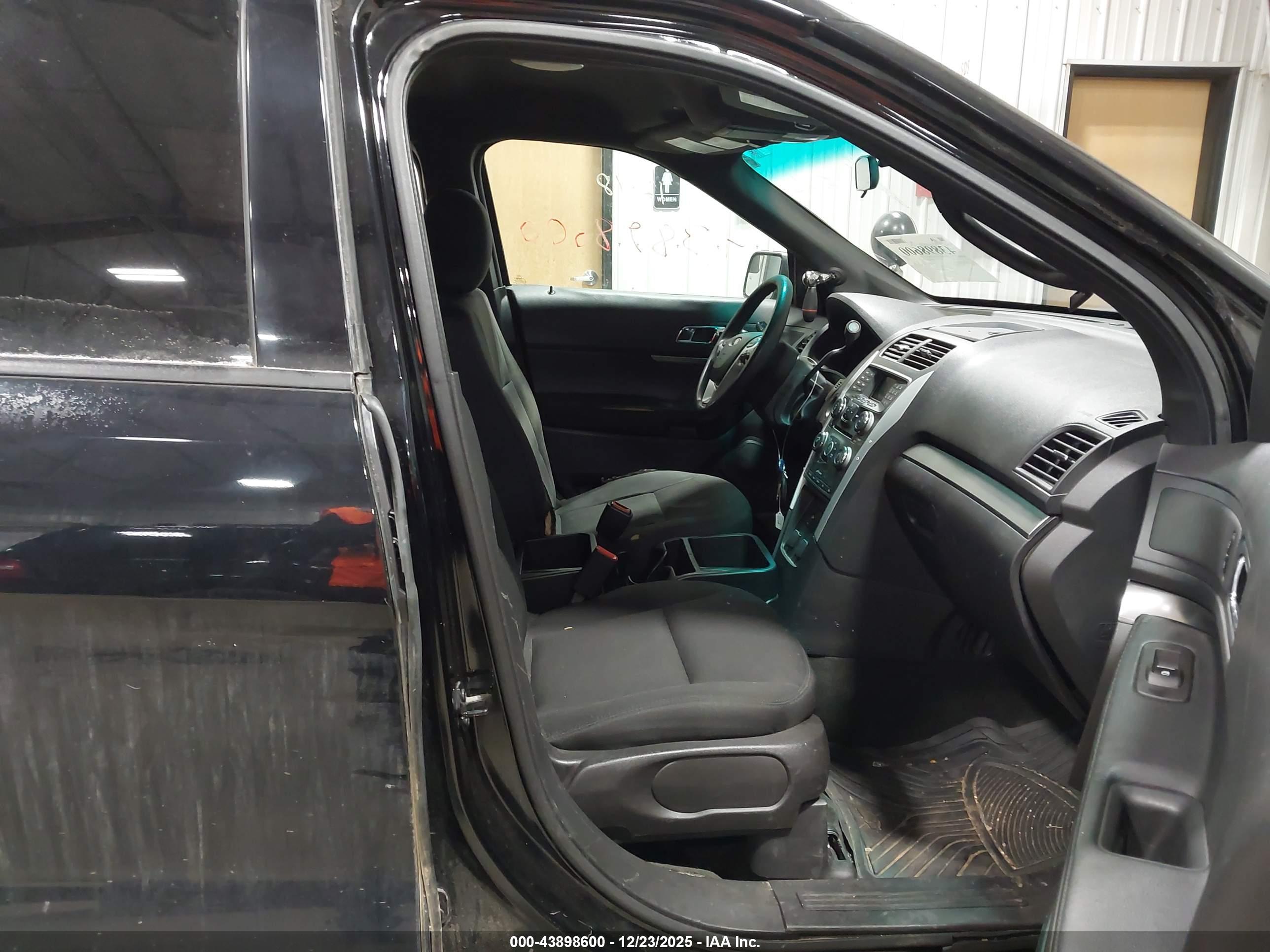 FORD UTILITY image 5