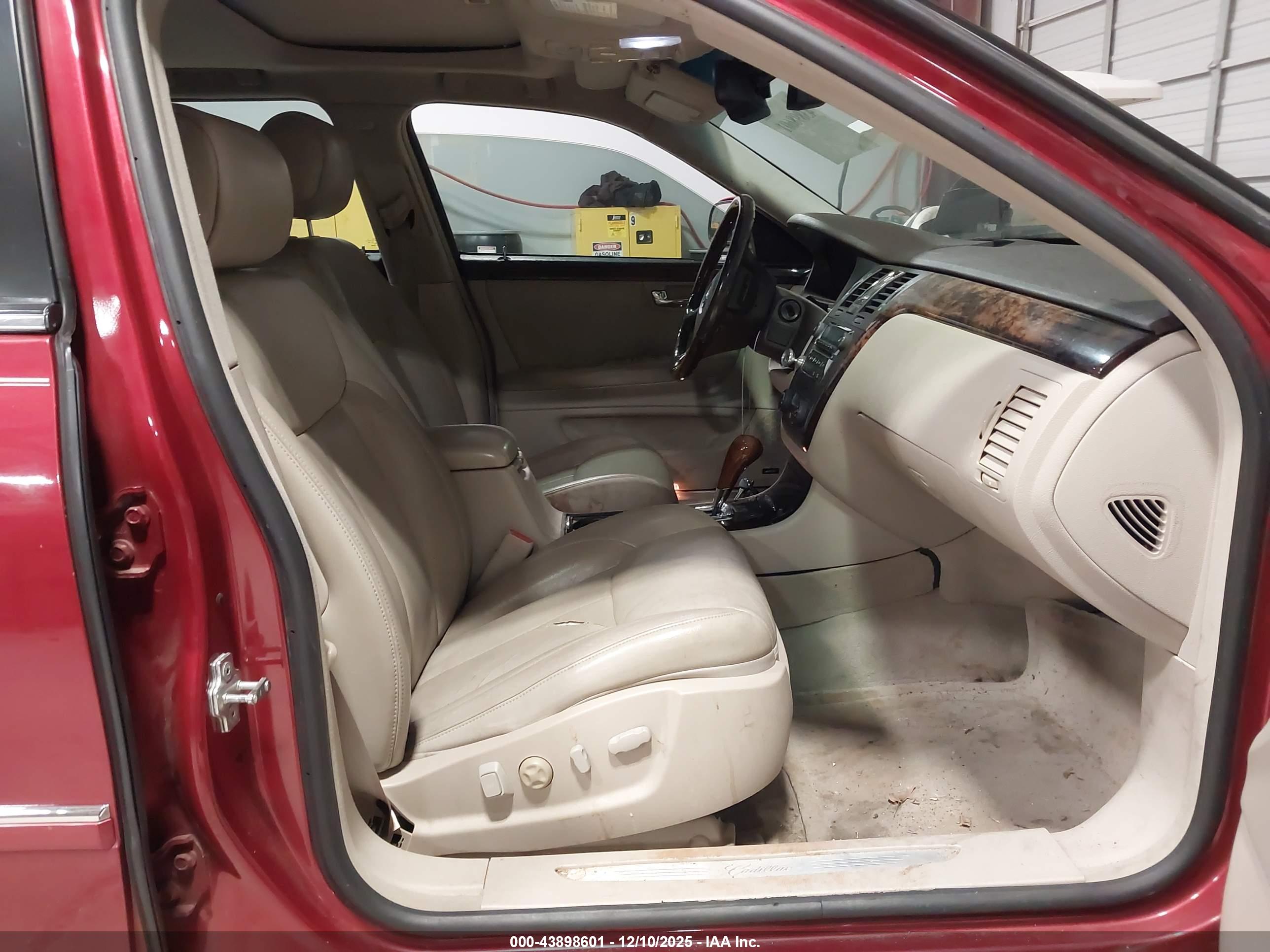 CADILLAC DTS image 5