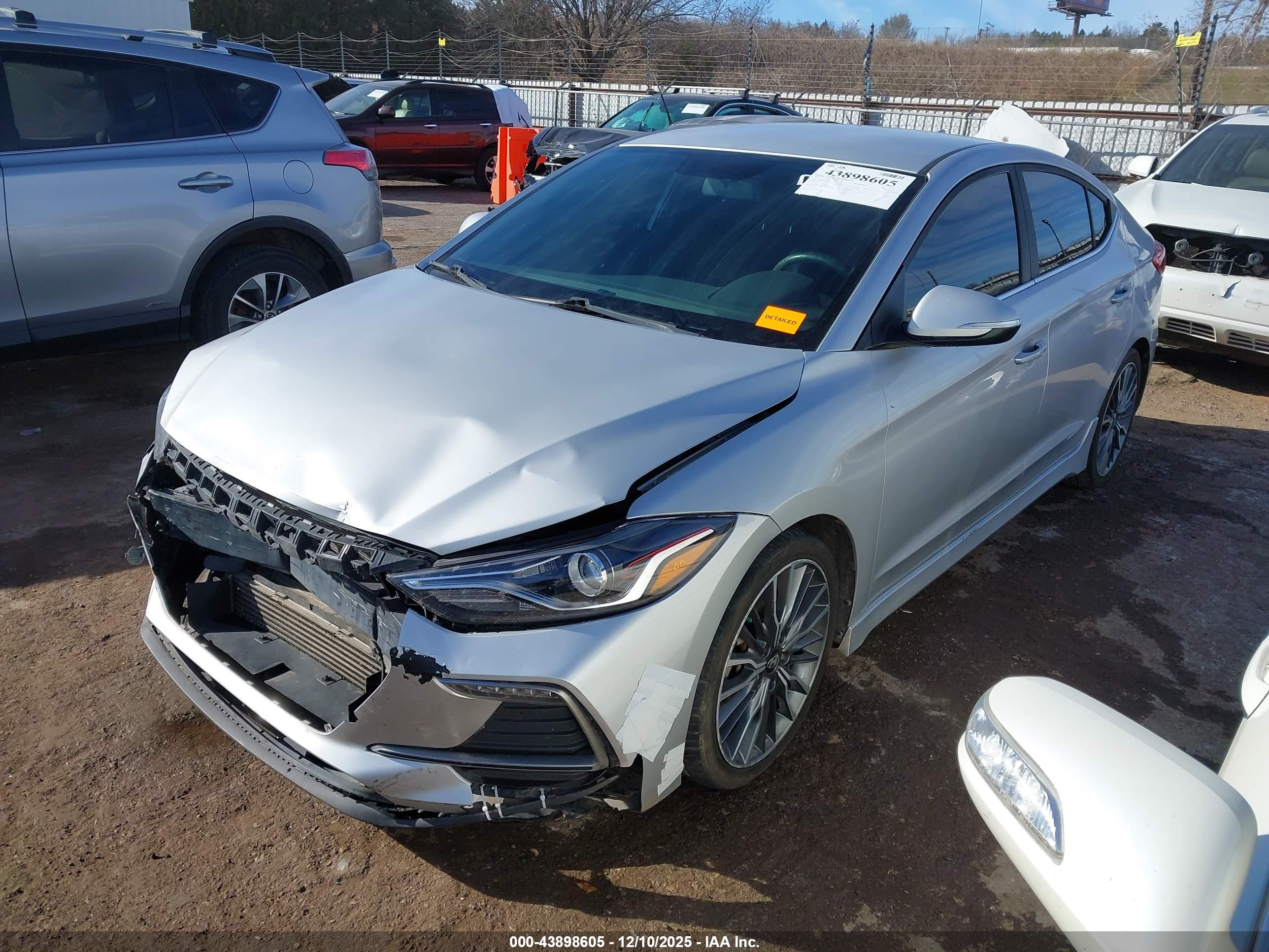 HYUNDAI ELANTRA image 2