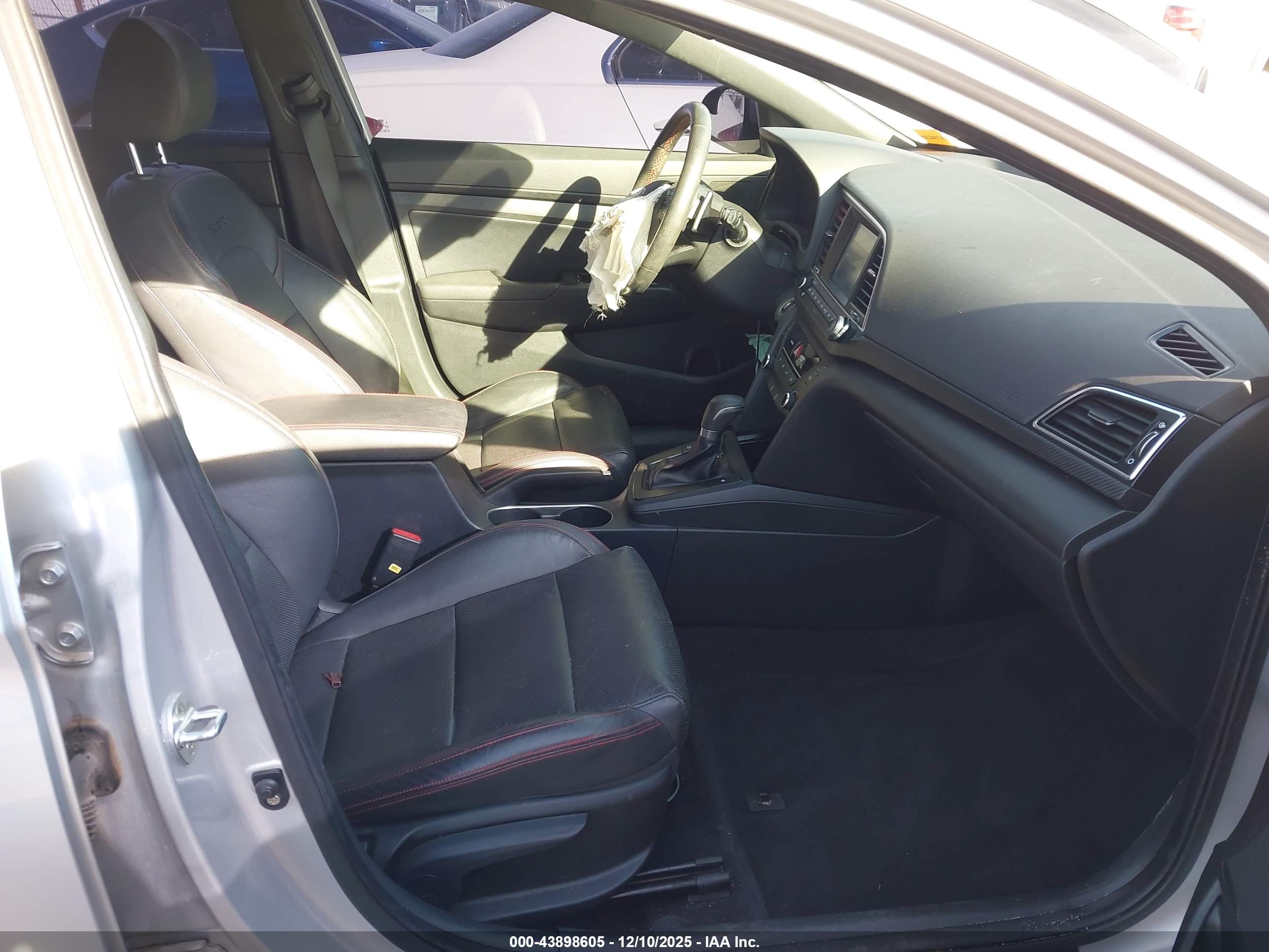HYUNDAI ELANTRA image 5