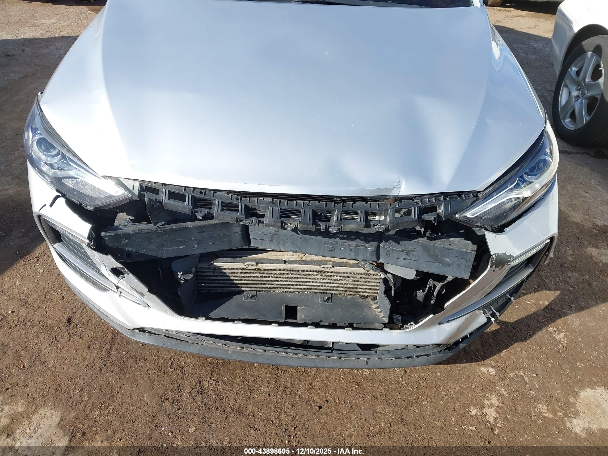 HYUNDAI ELANTRA image 6